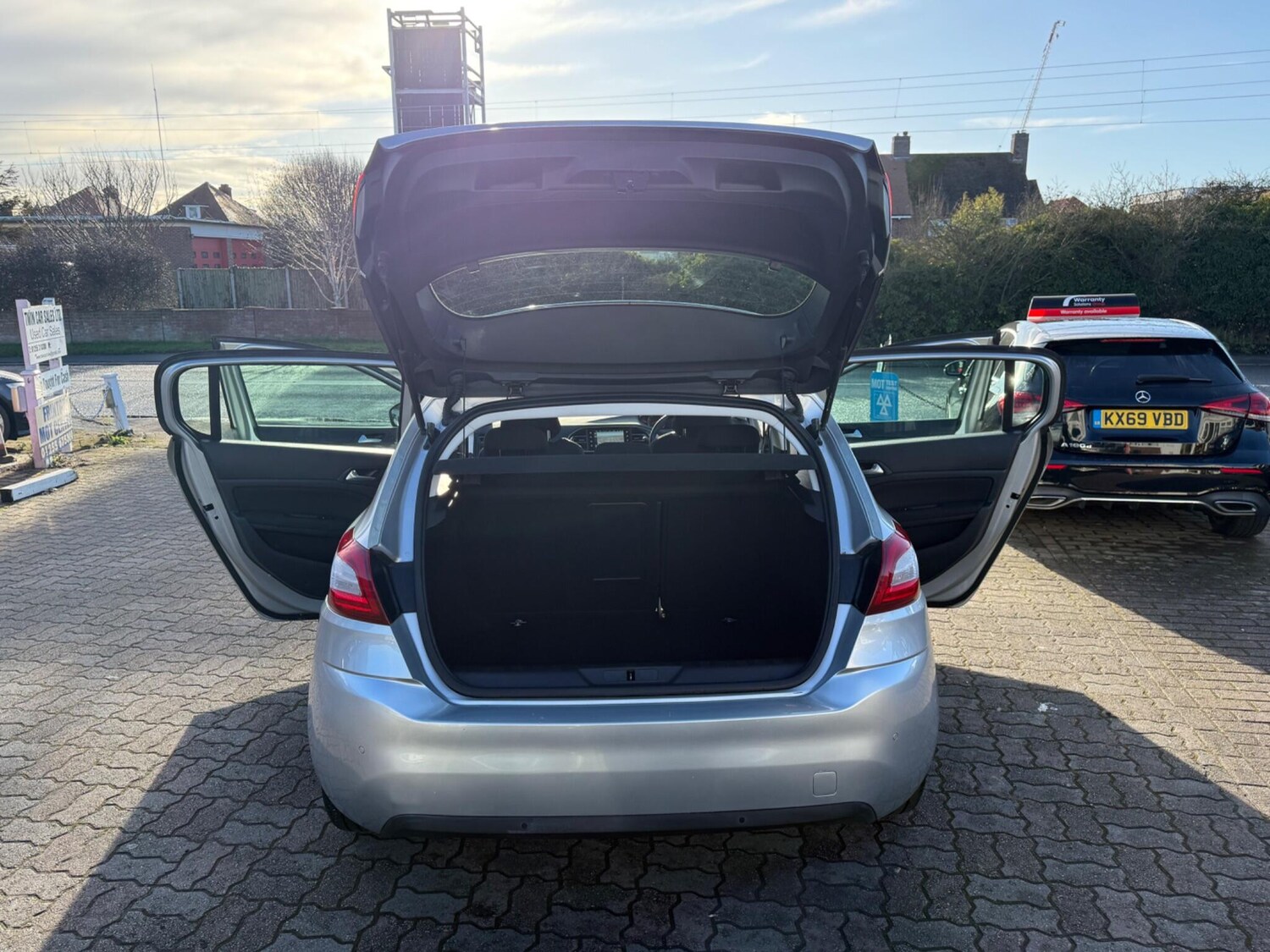 Used Peugeot 308 2017 for sale - 77305308: Photo 41