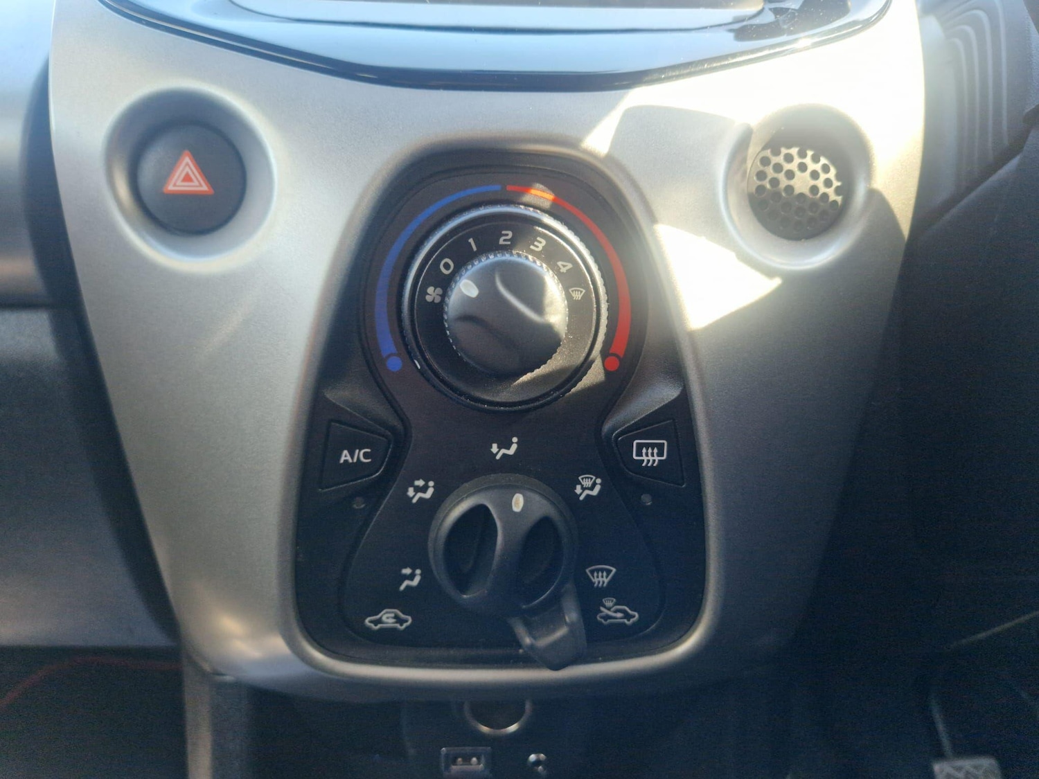 Used Peugeot 108 2015 for sale - 77926102: Photo 23