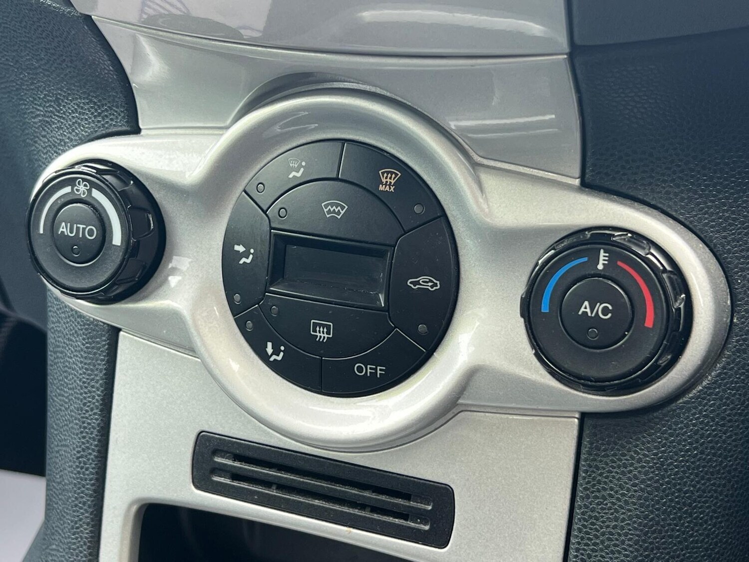 Used Ford Fiesta 2010 for sale - 78215755: Photo 31