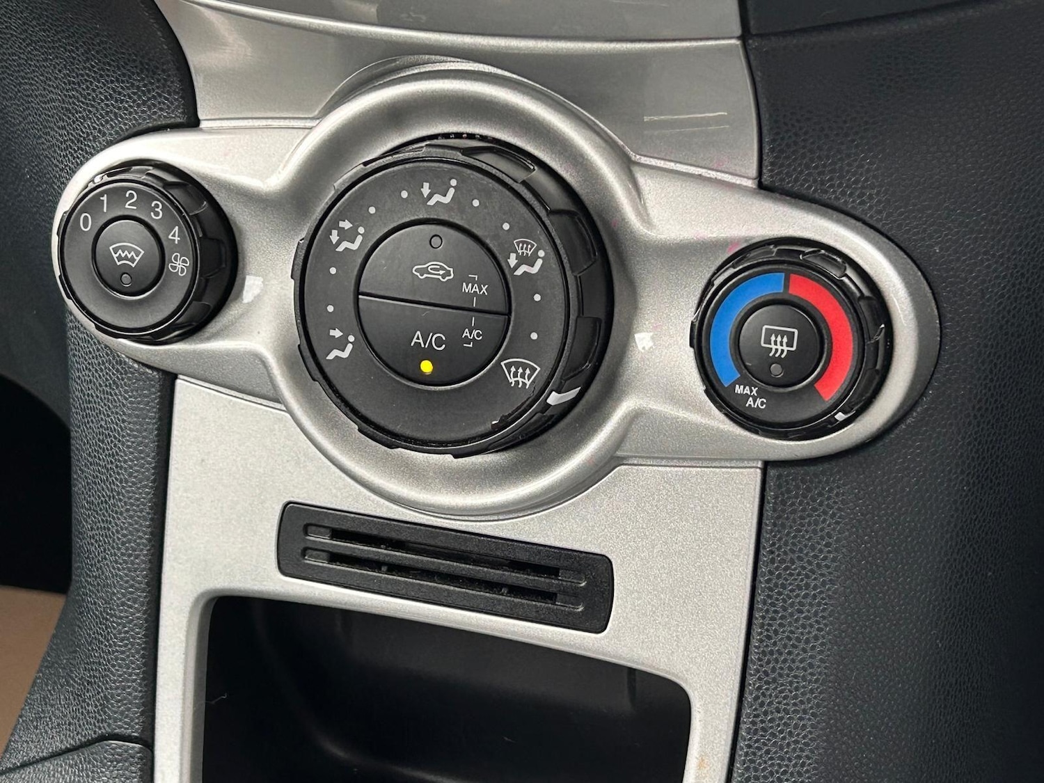 Used Ford Fiesta 2011 for sale - 77279822: Photo 31