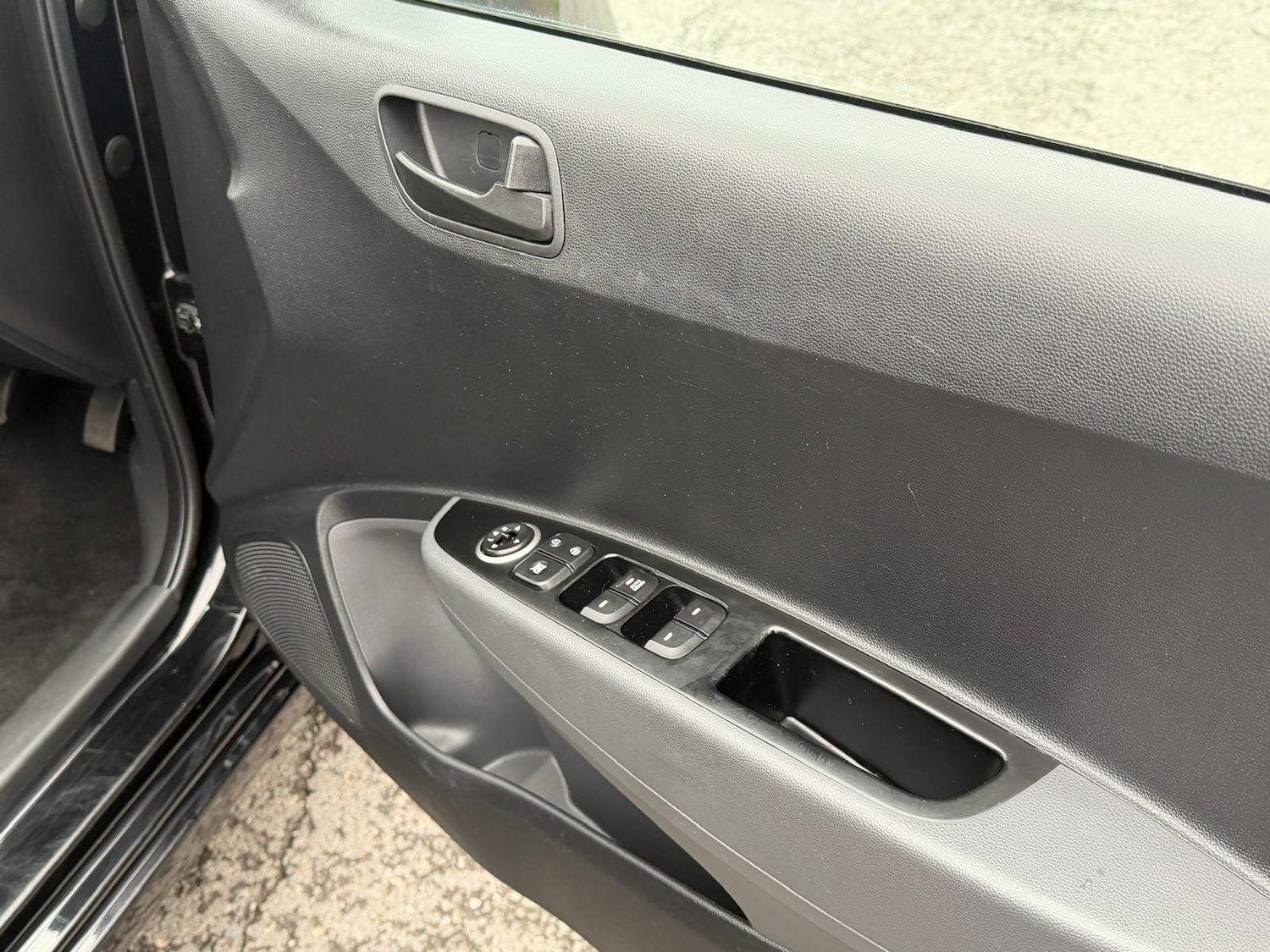 Used Hyundai i10 2017 for sale - 77330839: Photo 17