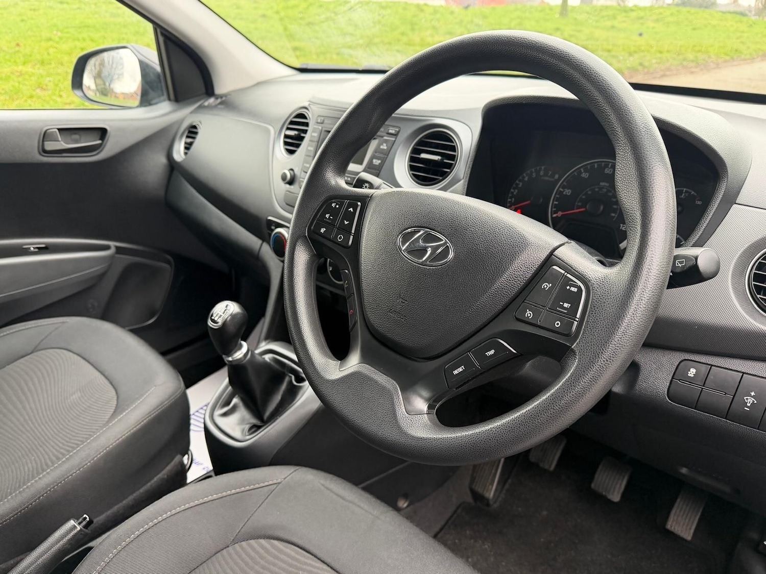 Used Hyundai i10 2017 for sale - 77330839: Photo 18