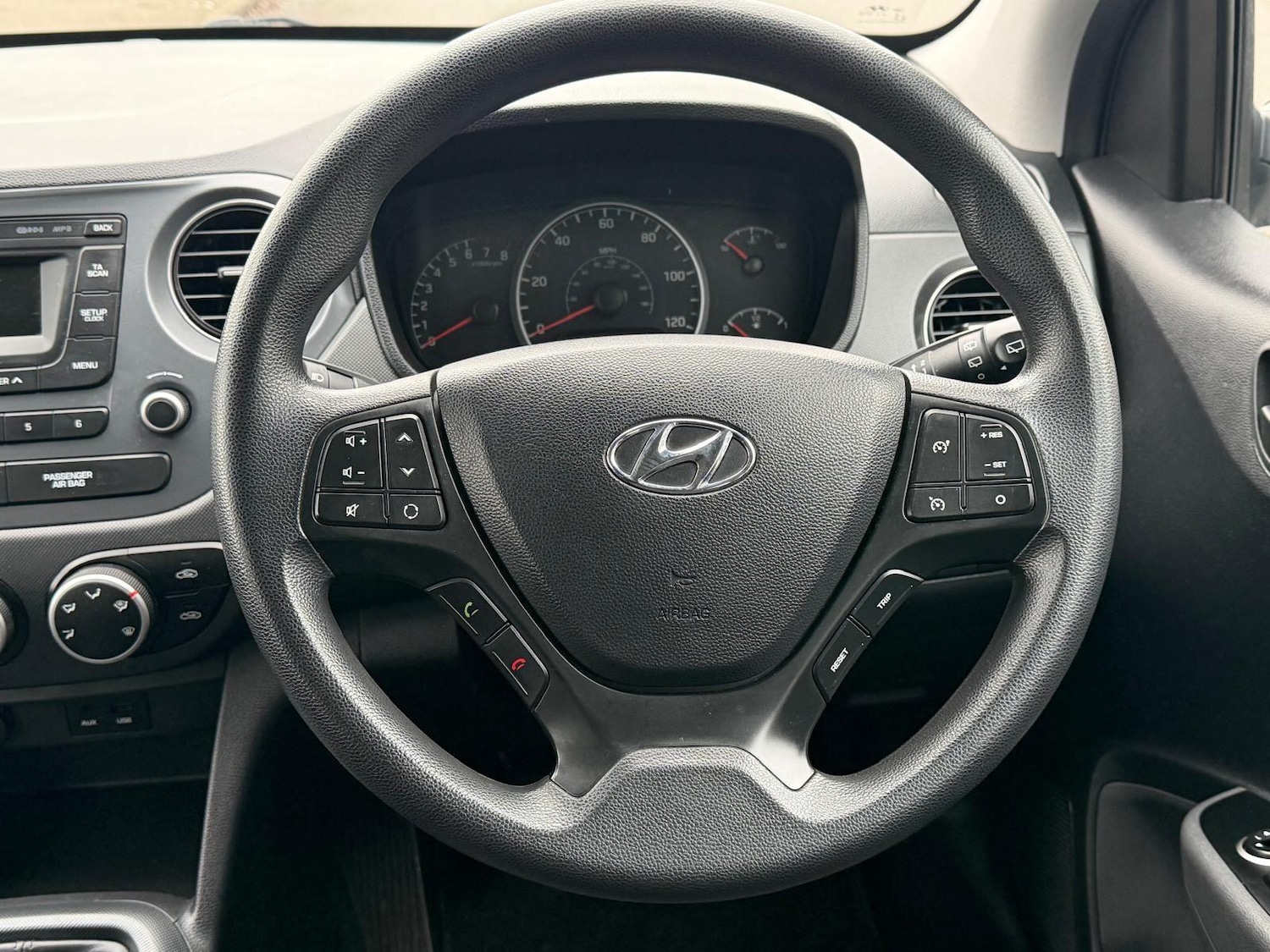 Used Hyundai i10 2017 for sale - 77330839: Photo 23