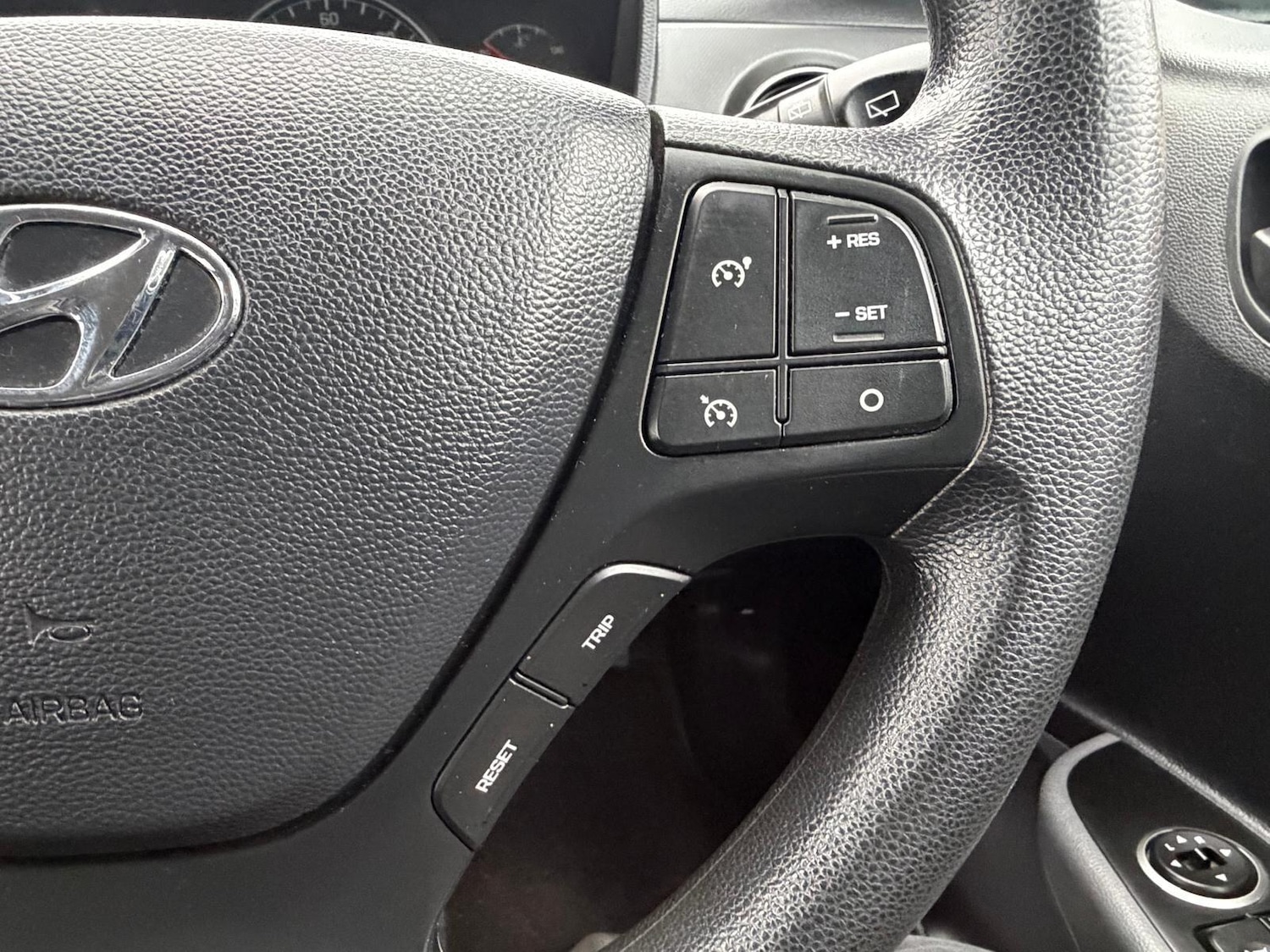 Used Hyundai i10 2017 for sale - 77330839: Photo 30