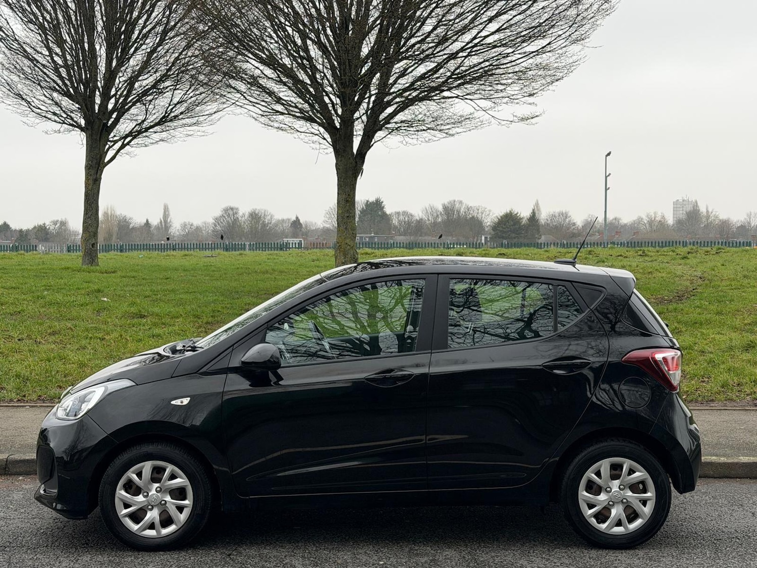 Used Hyundai i10 2017 for sale - 77330839: Photo 4