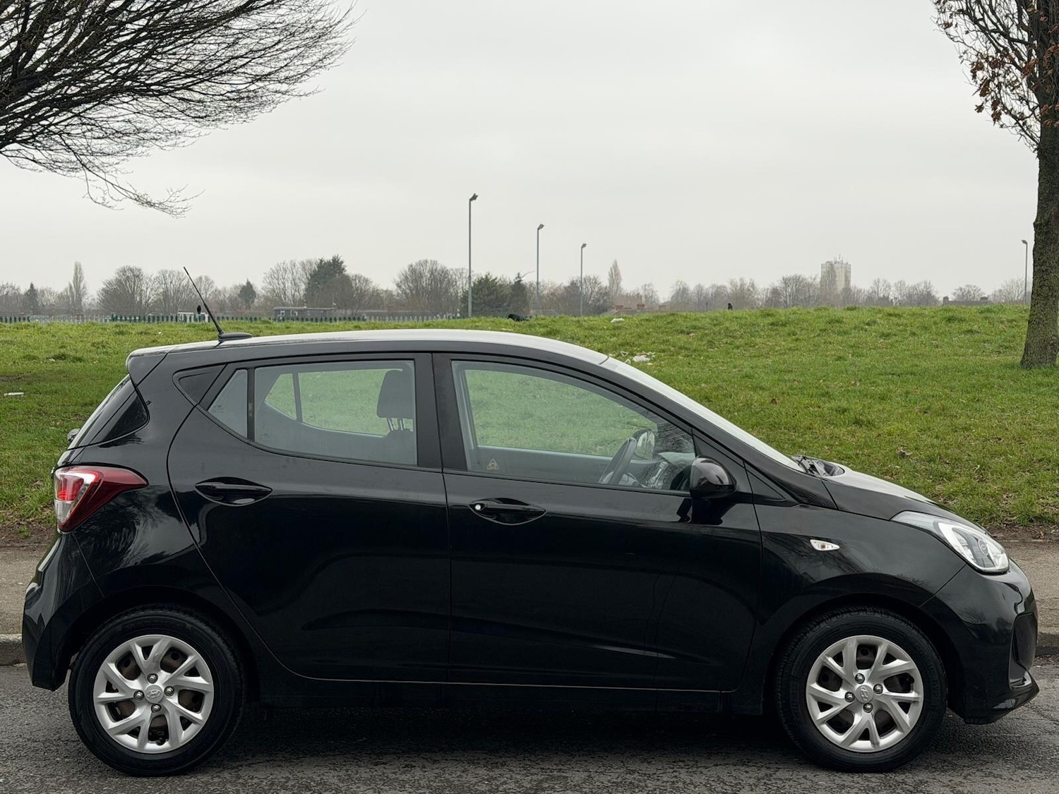 Used Hyundai i10 2017 for sale - 77330839: Photo 5