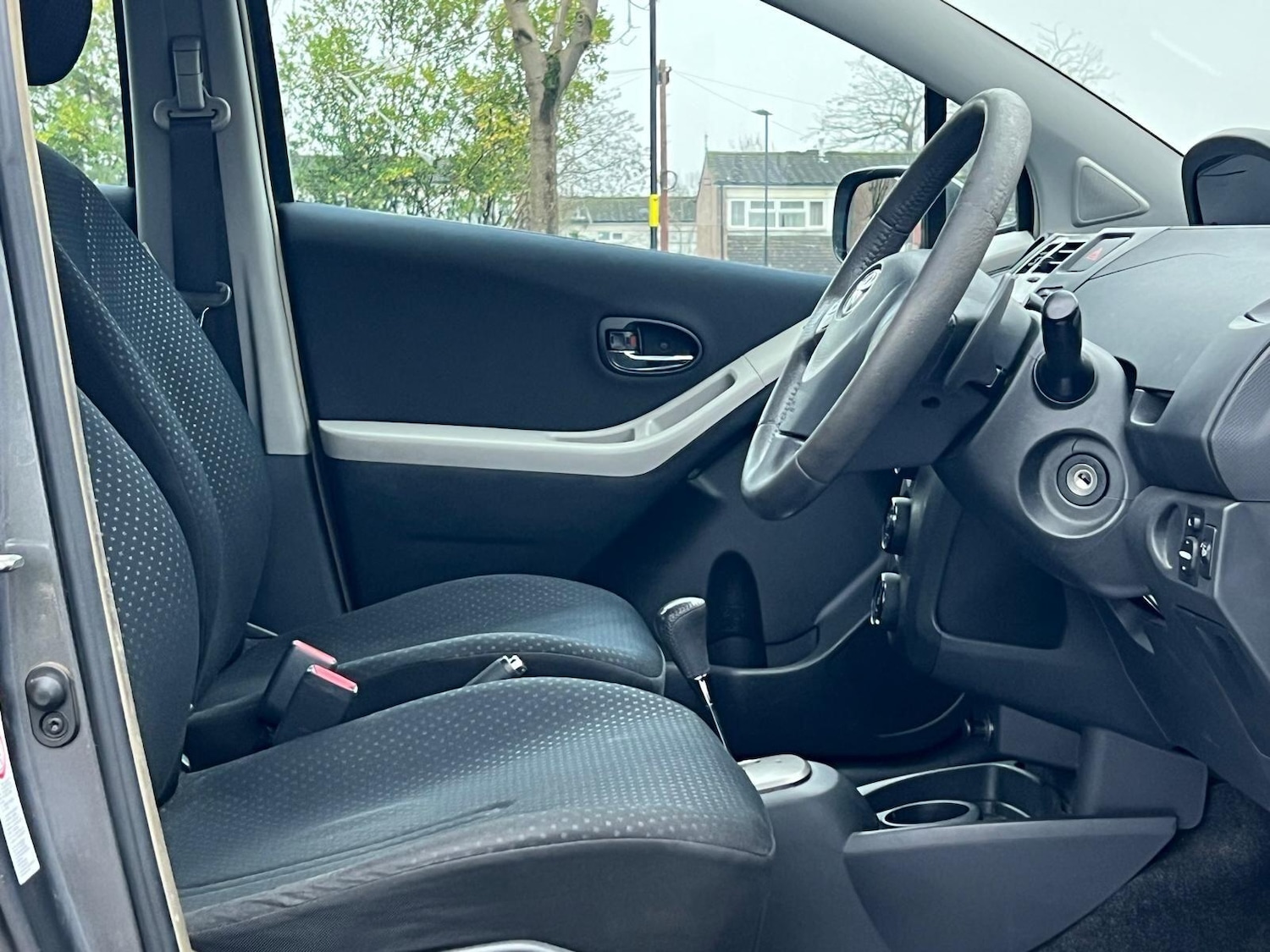 Used Toyota Yaris 2010 for sale - 77202874: Photo 15