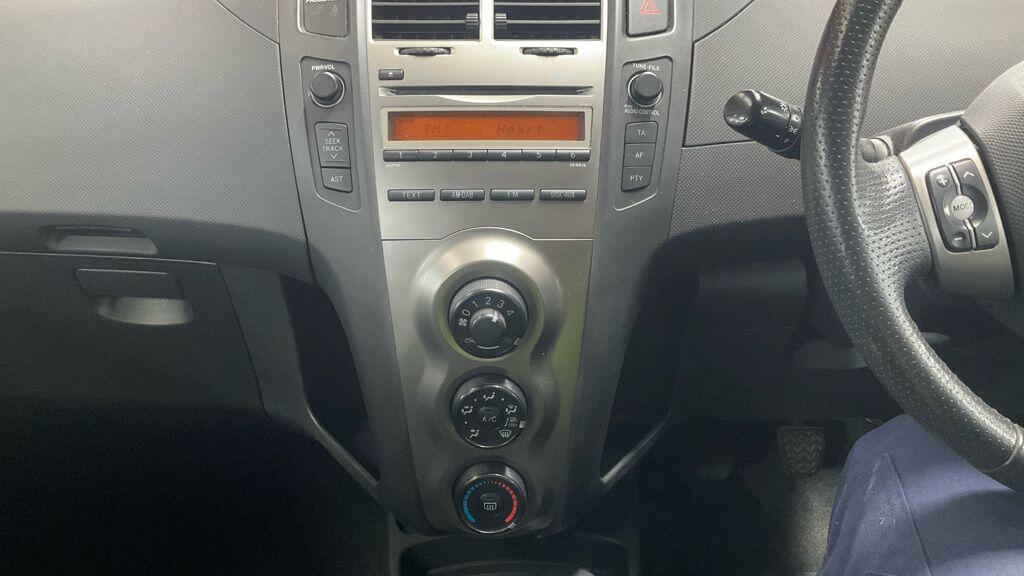 Used Toyota Yaris 2010 for sale - 77646055: Photo 13