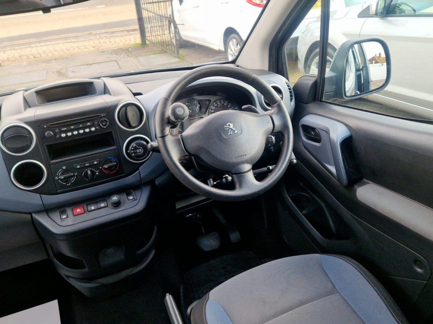 Used Peugeot Partner Tepee 2013 for sale - 77203669: Photo 26