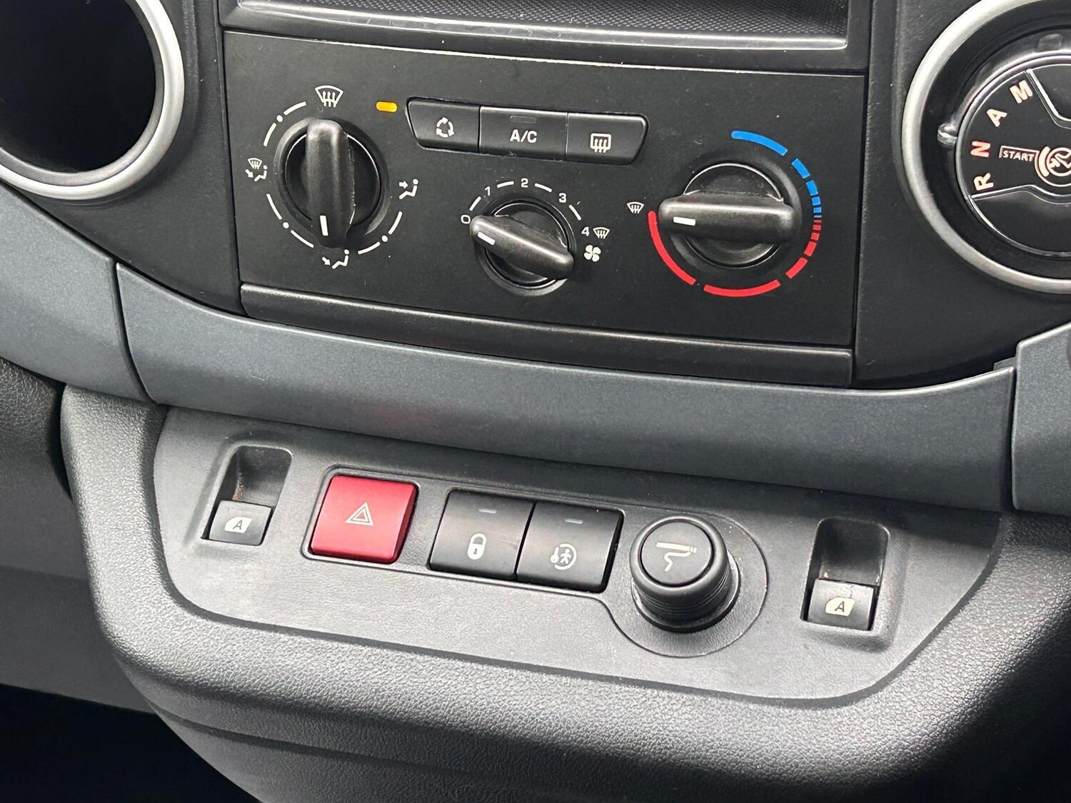 Used Peugeot Partner Tepee 2013 for sale - 77203669: Photo 31