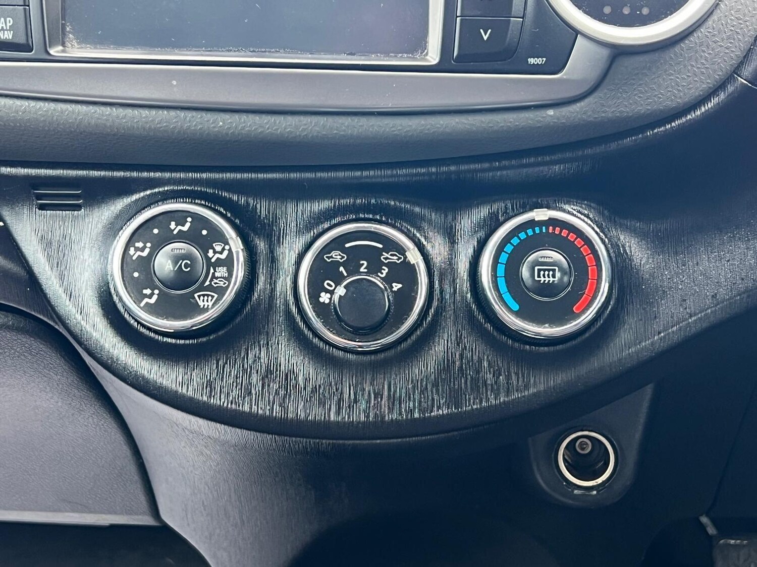 Used Toyota Yaris 2013 for sale - 78215739: Photo 31