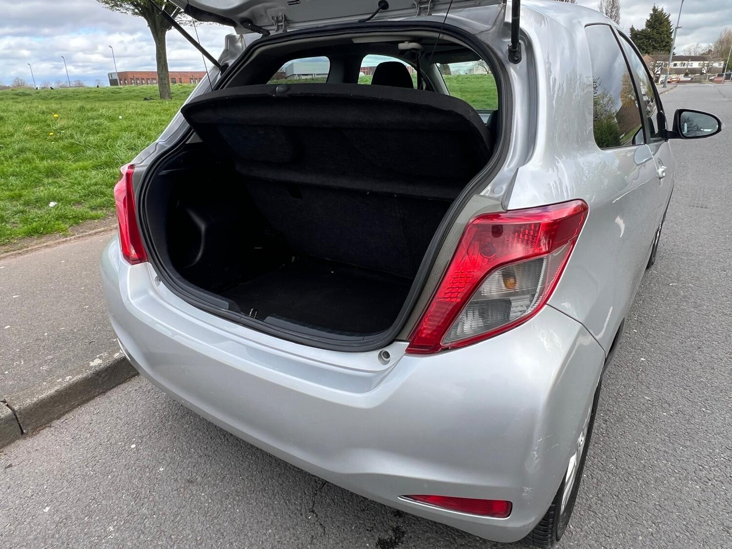 Used Toyota Yaris 2013 for sale - 78215739: Photo 37