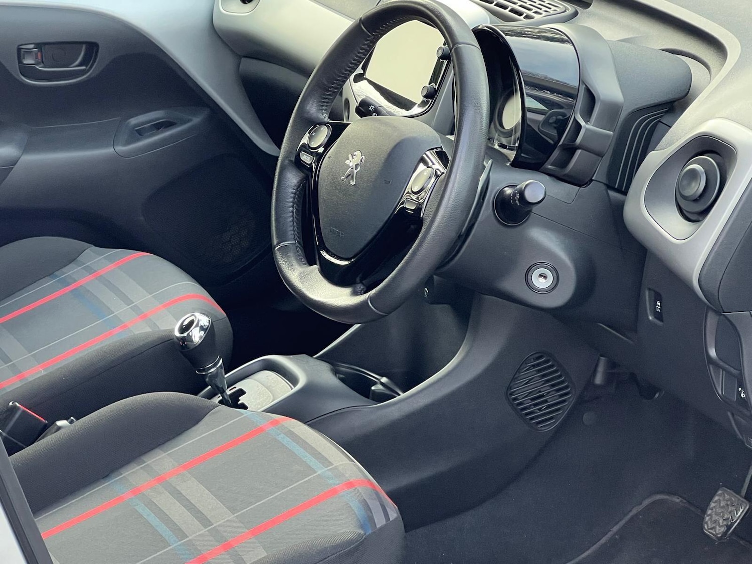 Used Peugeot 108 2015 for sale - 77202812: Photo 19