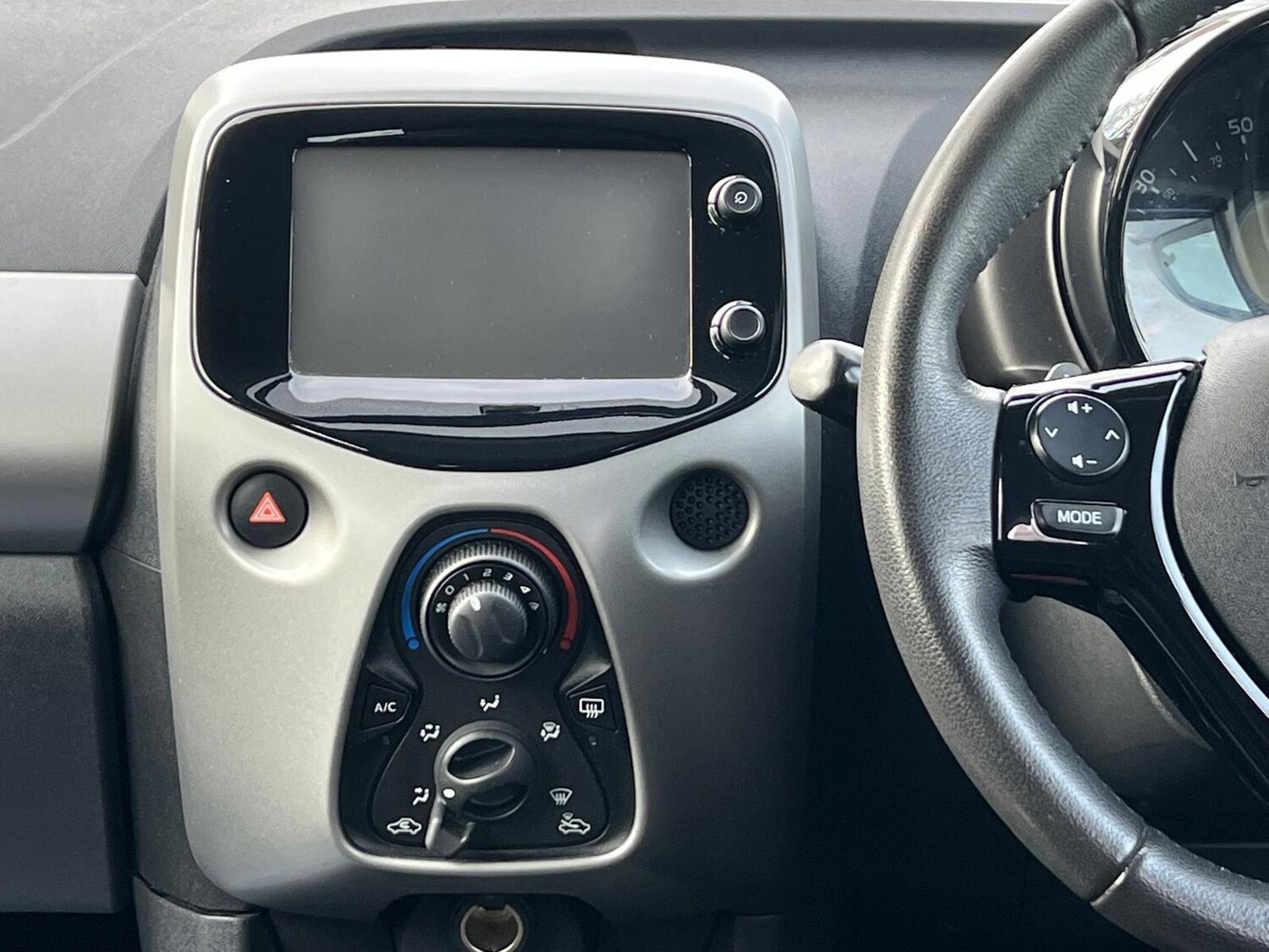 Used Peugeot 108 2015 for sale - 77202812: Photo 28