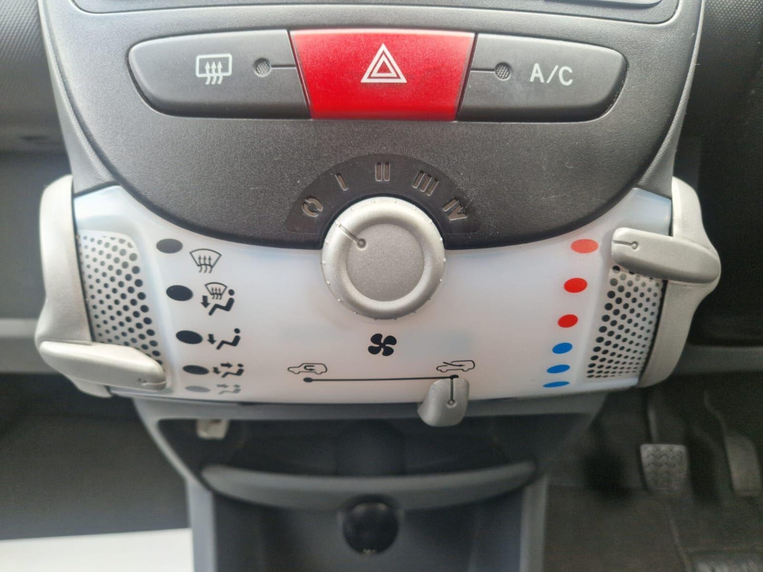 Used Toyota AYGO 2010 for sale - 77230227: Photo 20