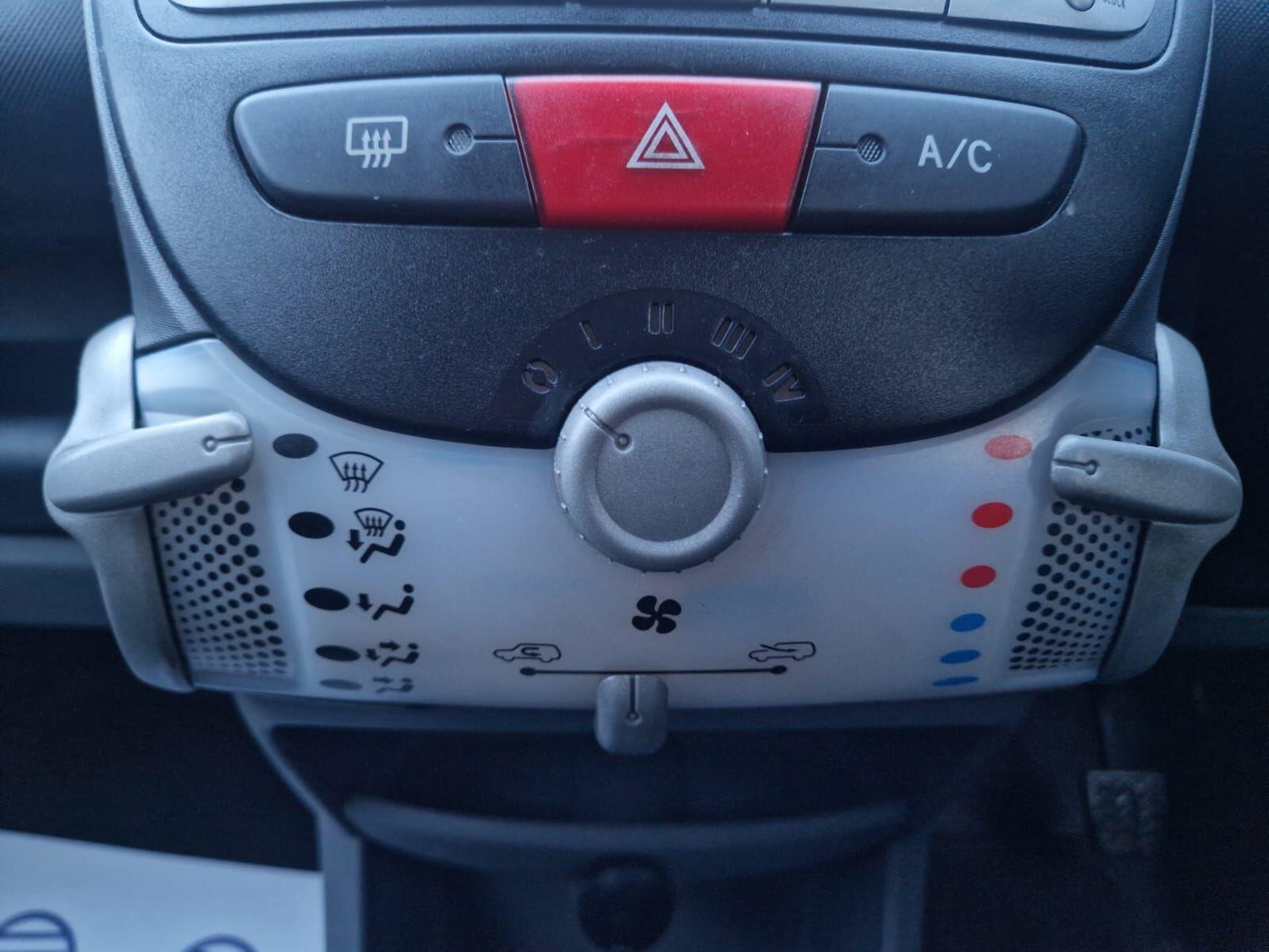 Used Toyota AYGO 2010 for sale - 77215080: Photo 26