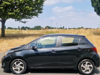 Used Toyota Yaris 2015 for sale - 79248656: Photo