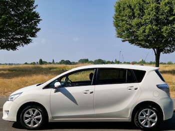 Used Toyota Verso 2015 for sale - 79248264: Photo