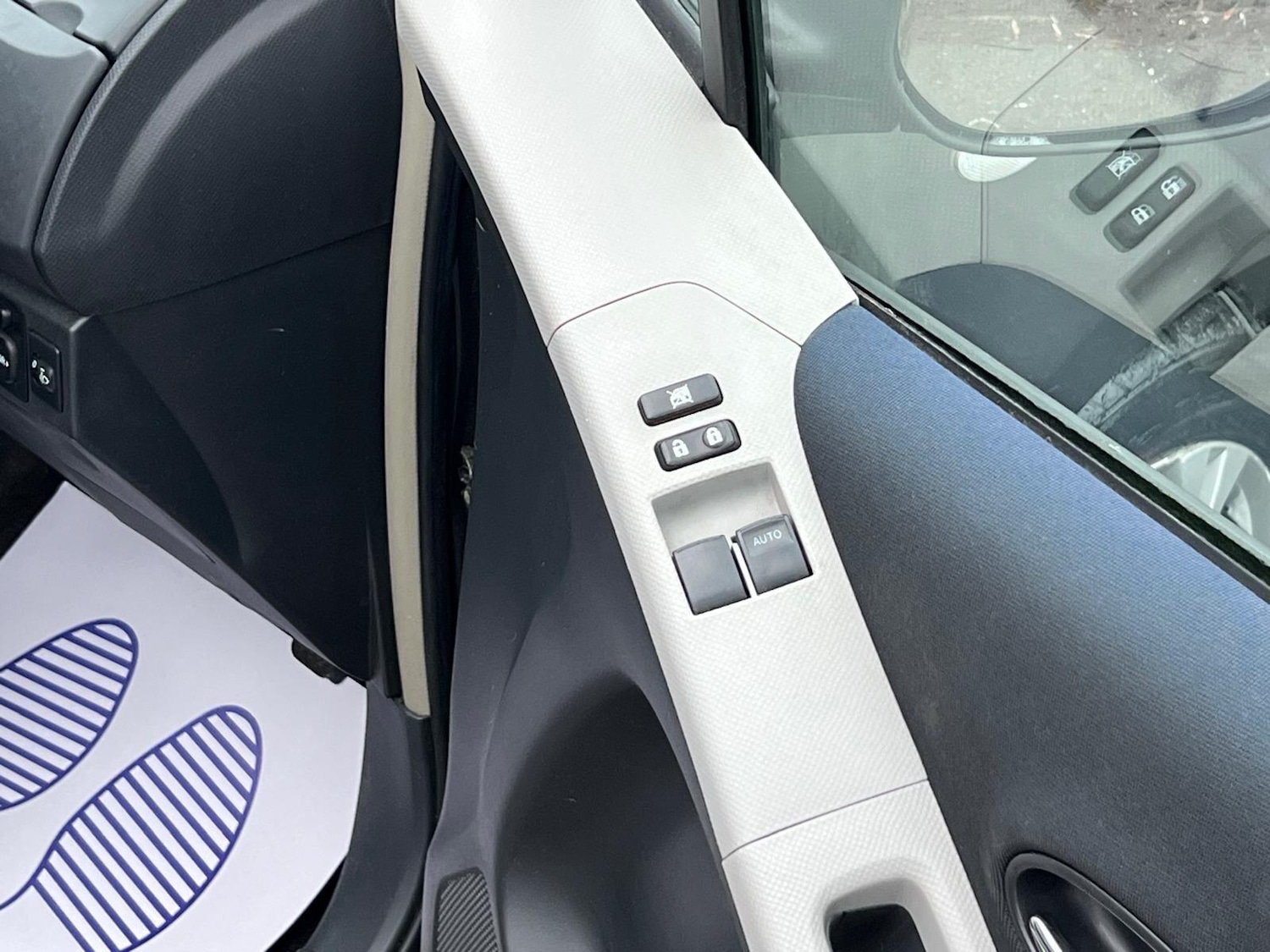 Used Toyota Yaris 2010 for sale - 77305387: Photo 13