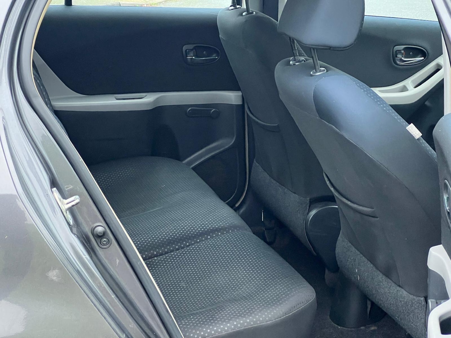 Used Toyota Yaris 2010 for sale - 77305387: Photo 17