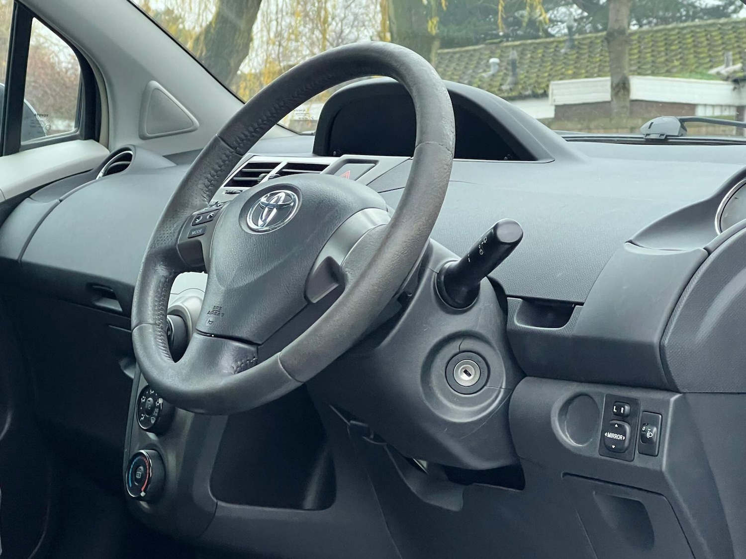 Used Toyota Yaris 2010 for sale - 77305387: Photo 20