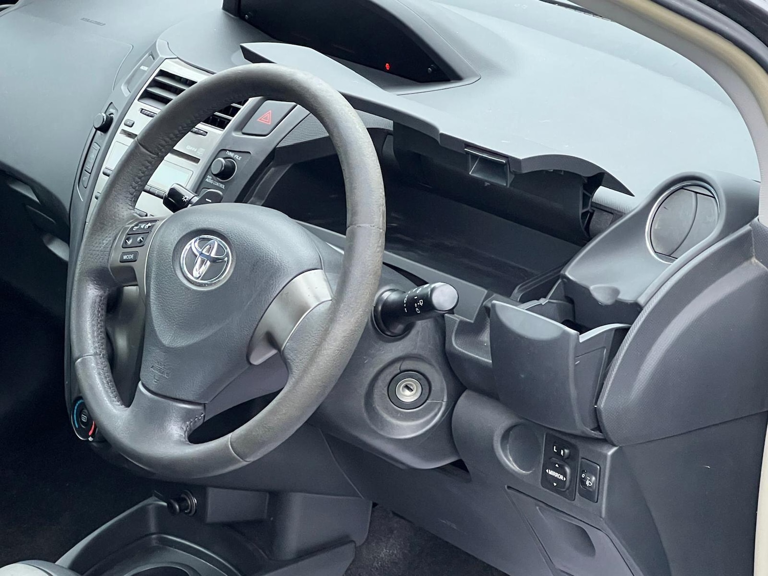 Used Toyota Yaris 2010 for sale - 77305387: Photo 21