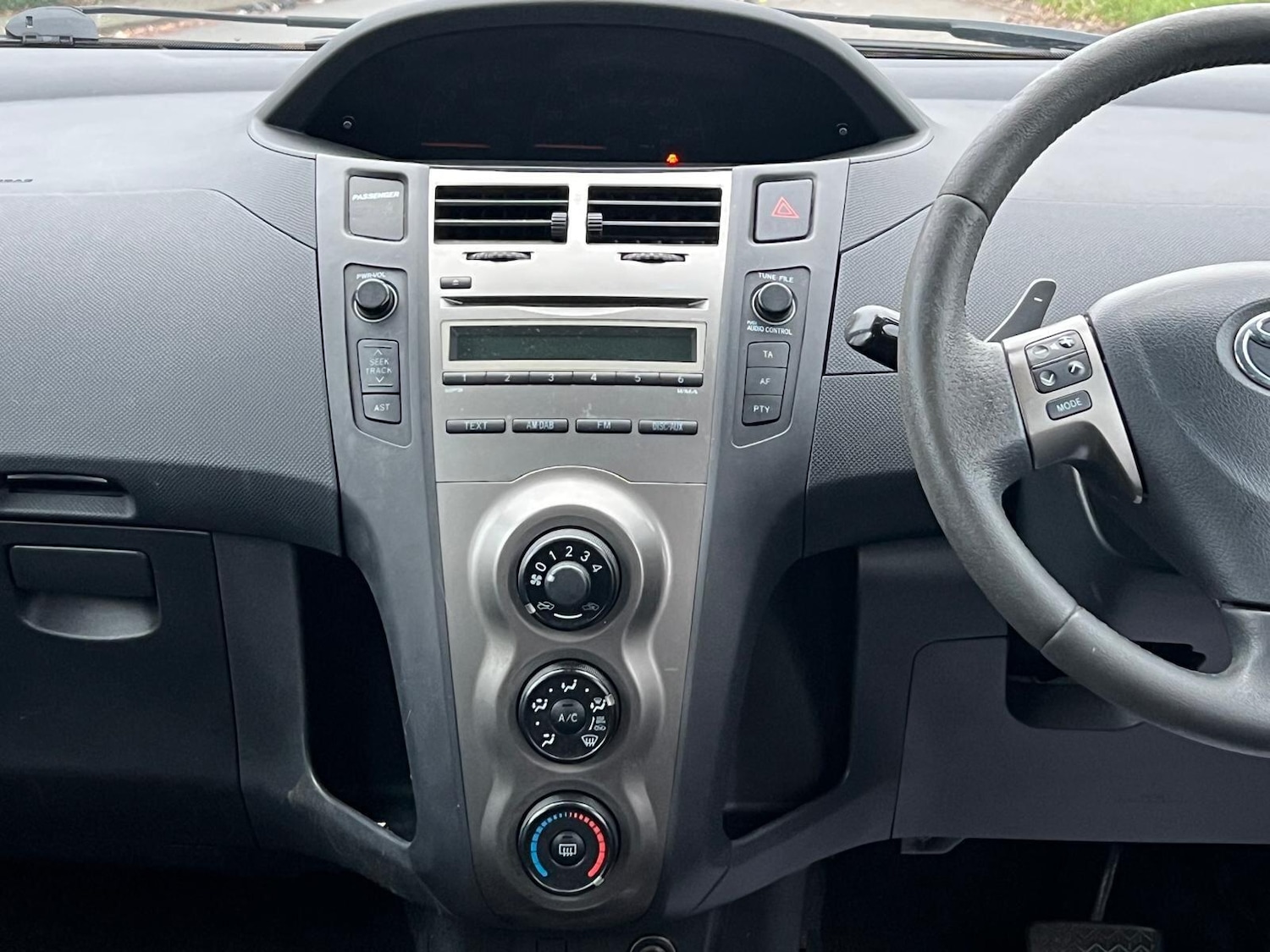 Used Toyota Yaris 2010 for sale - 77305387: Photo 23