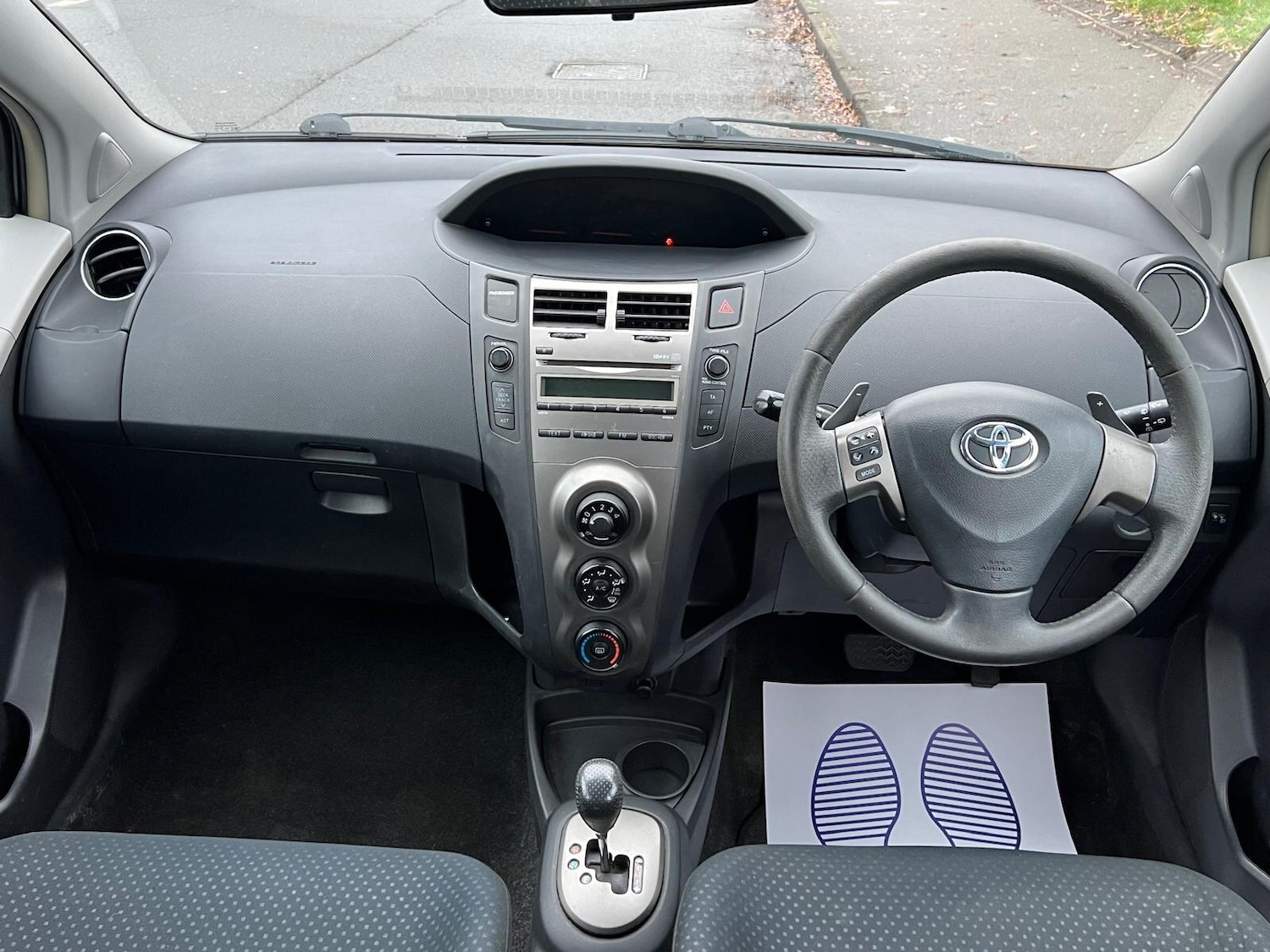 Used Toyota Yaris 2010 for sale - 77305387: Photo 25