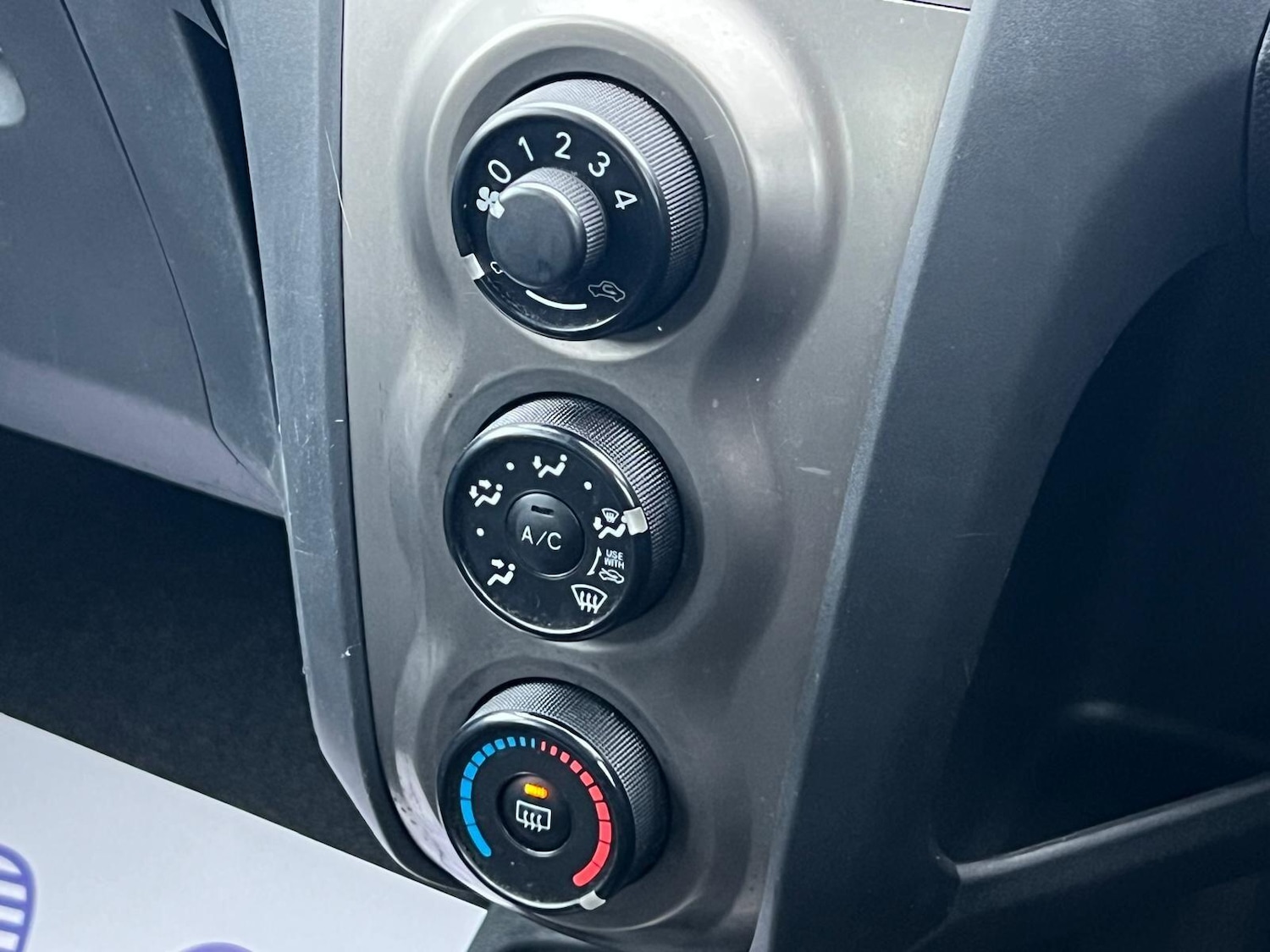 Used Toyota Yaris 2010 for sale - 77305387: Photo 31