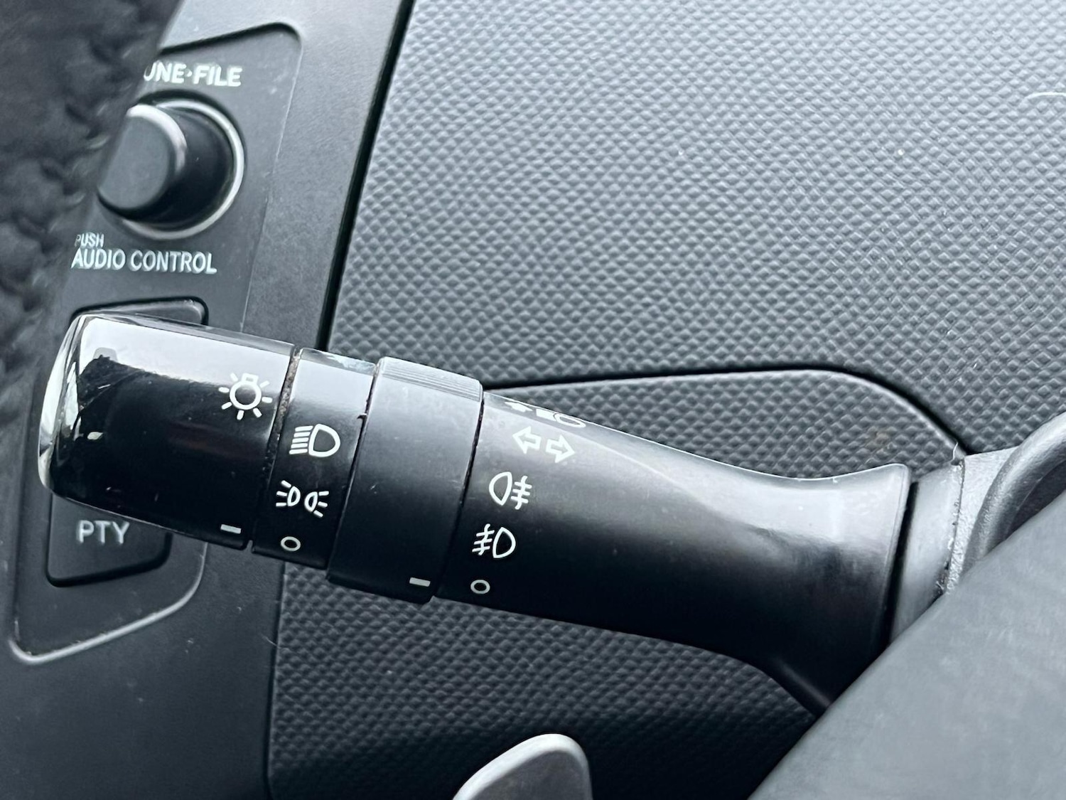 Used Toyota Yaris 2010 for sale - 77305387: Photo 34