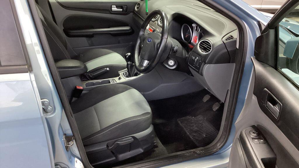 Used Ford Focus 2009 for sale - 77823910: Photo 9