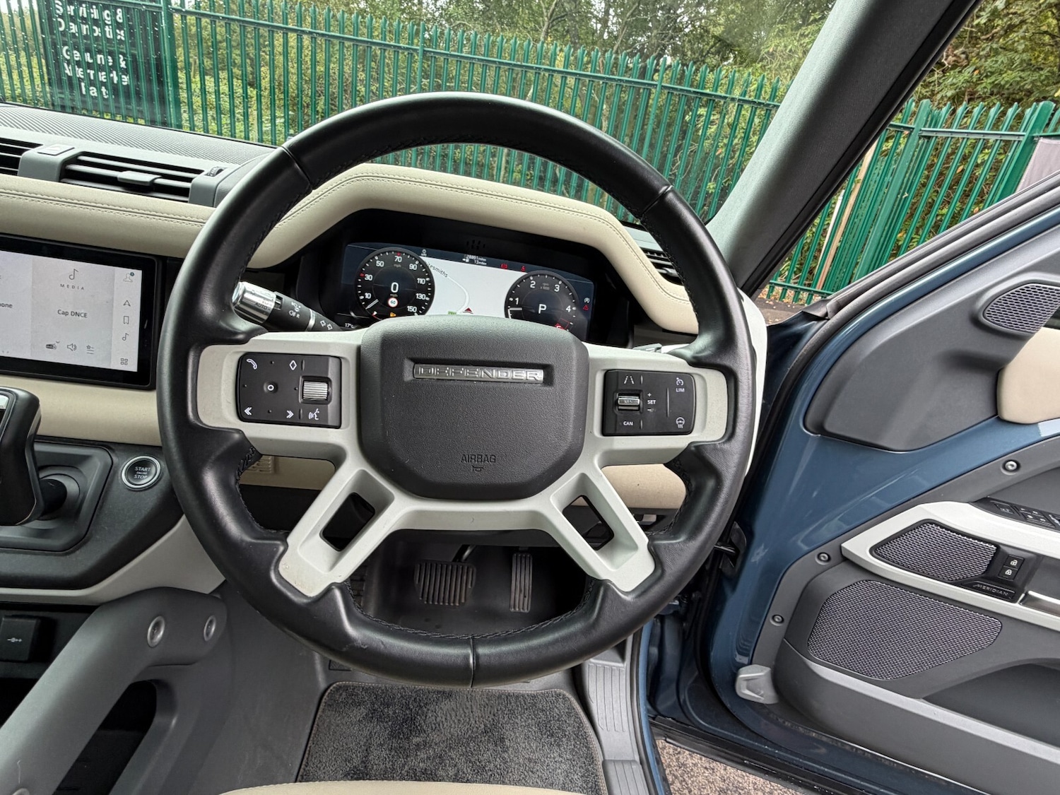 Used Land Rover Defender 2021 for sale - 76366529: Photo 10