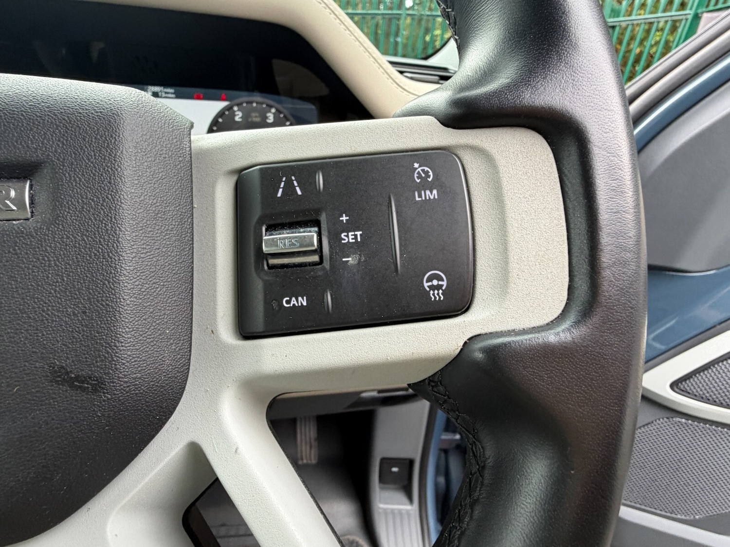 Used Land Rover Defender 2021 for sale - 76366529: Photo 11