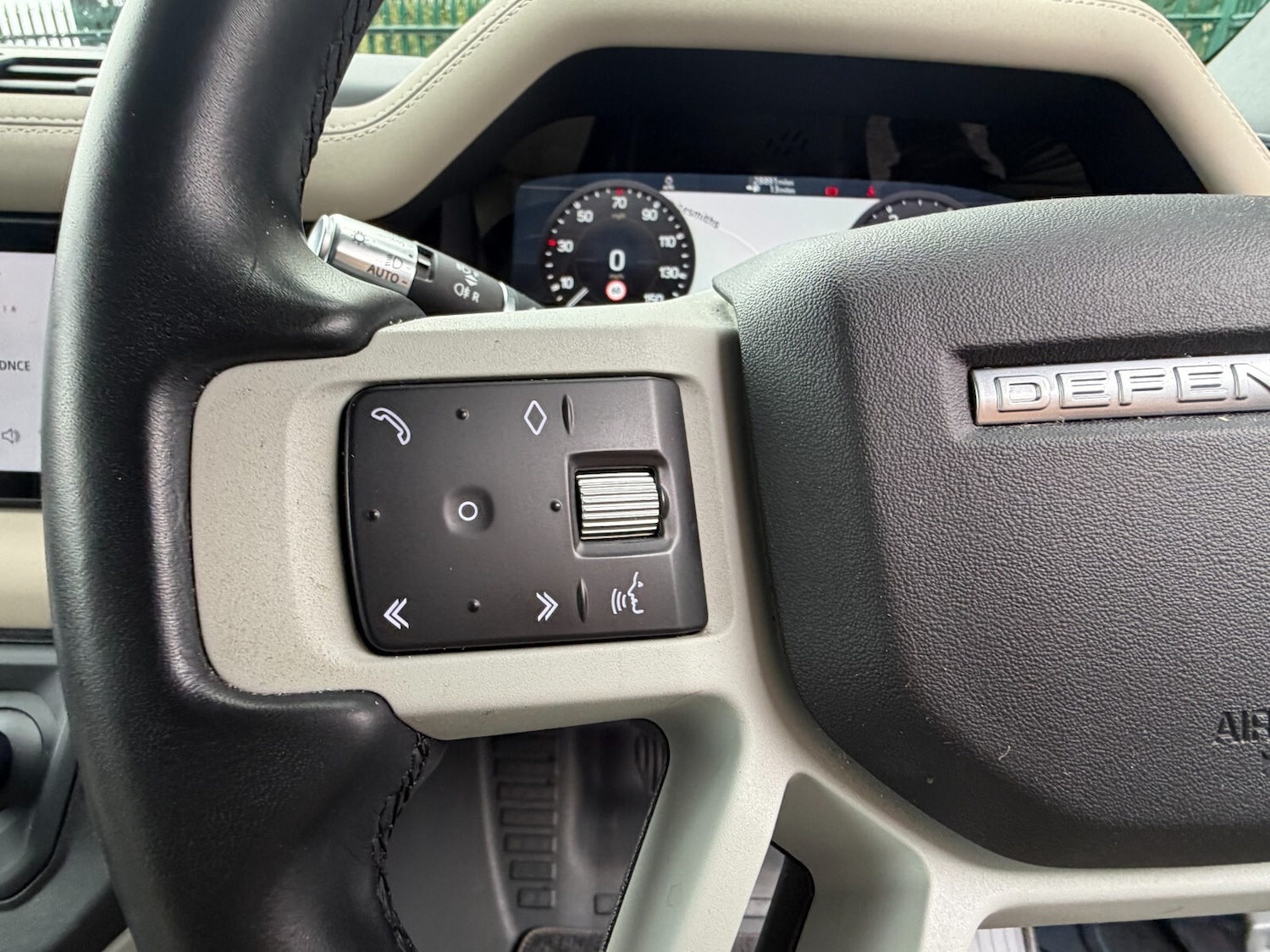 Used Land Rover Defender 2021 for sale - 76366529: Photo 12