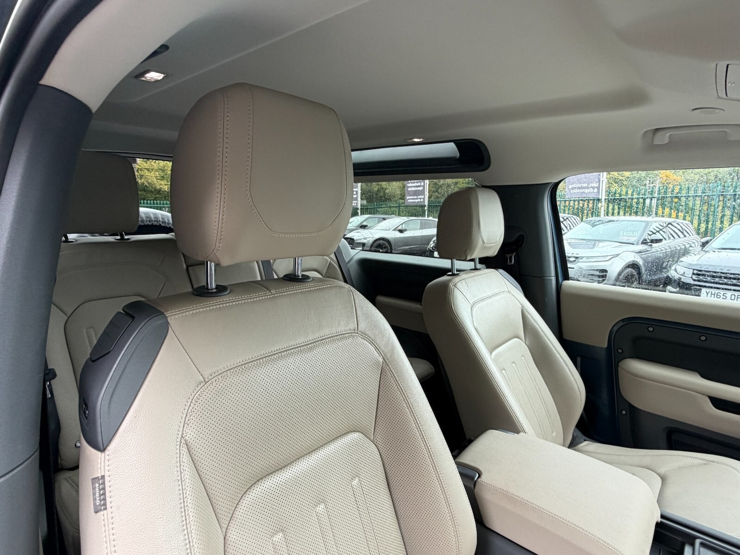 Used Land Rover Defender 2021 for sale - 76366529: Photo 15