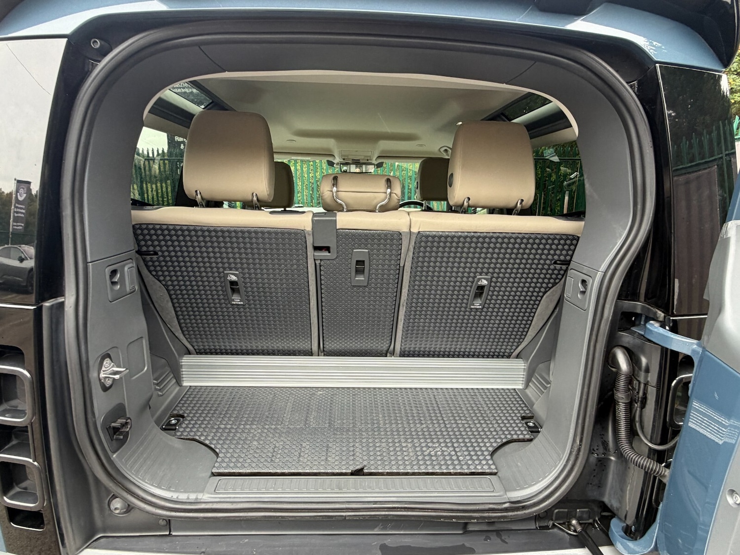 Used Land Rover Defender 2021 for sale - 76366529: Photo 30