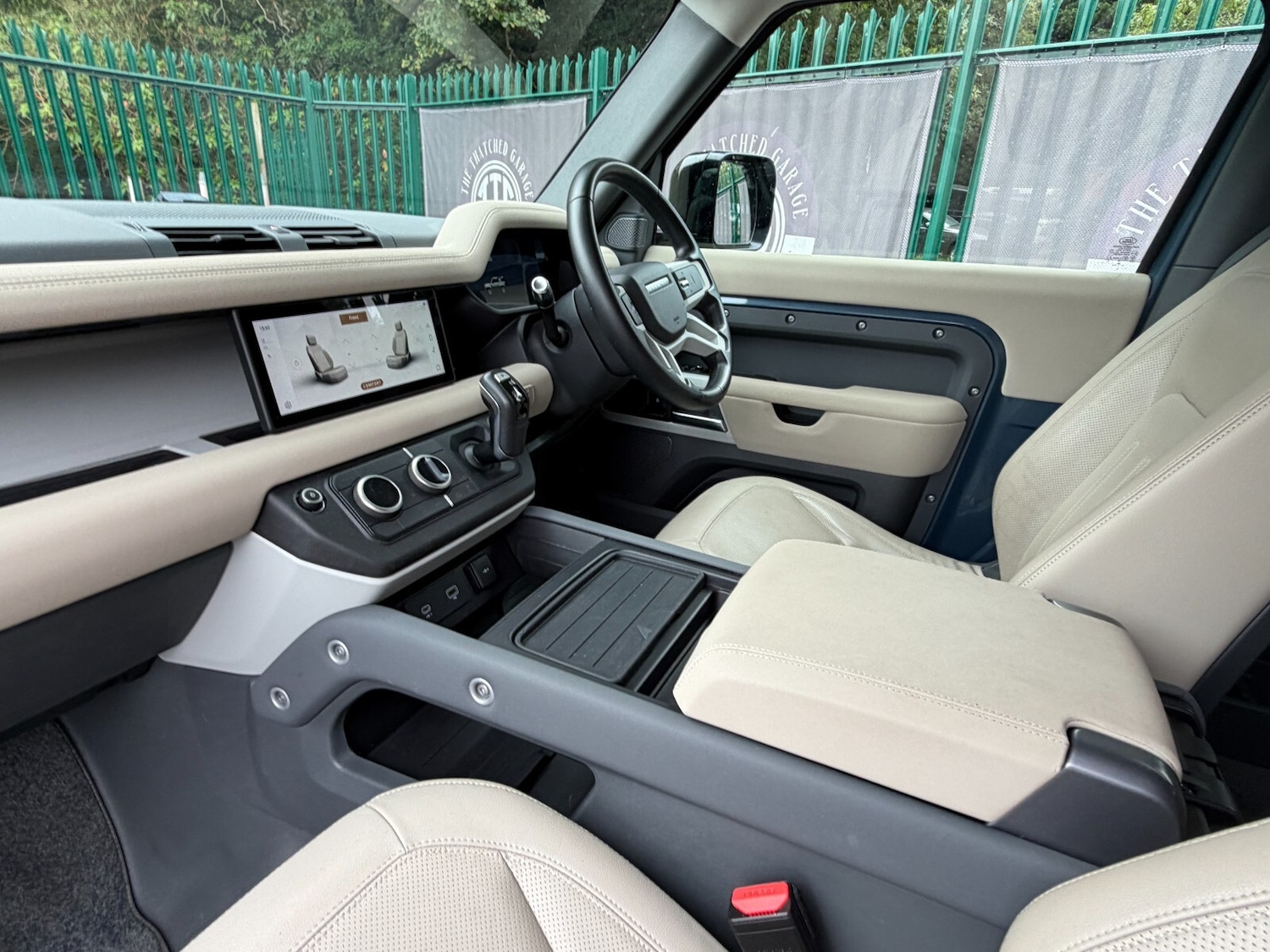 Used Land Rover Defender 2021 for sale - 76366529: Photo 36