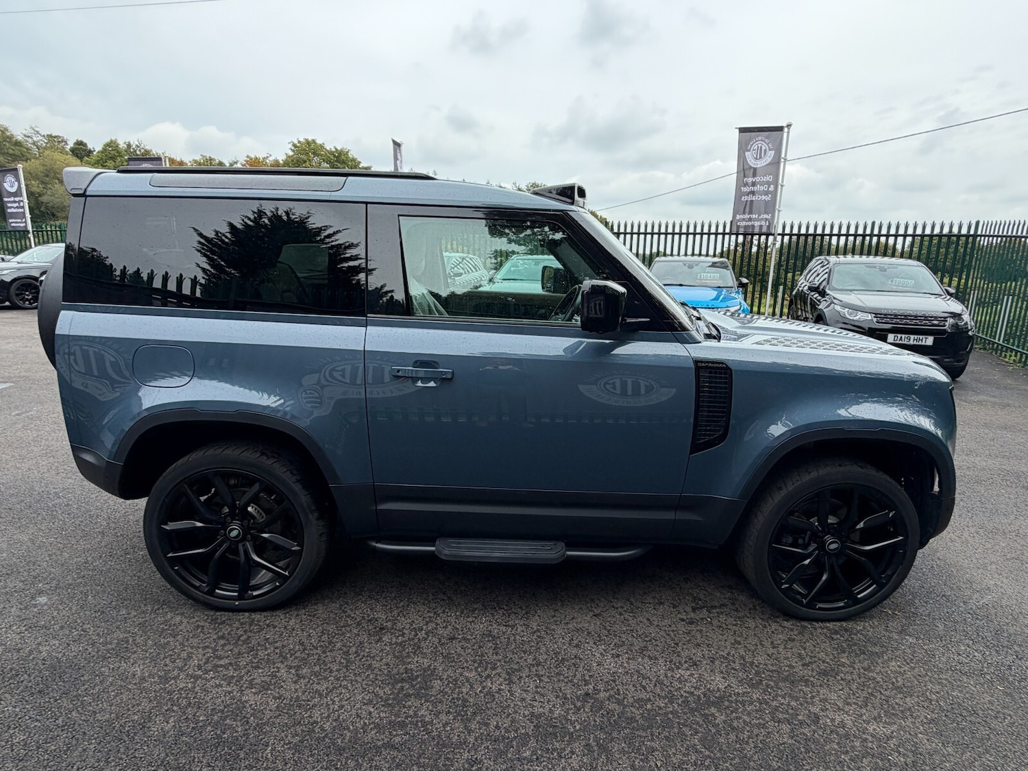 Used Land Rover Defender 2021 for sale - 76366529: Photo 8