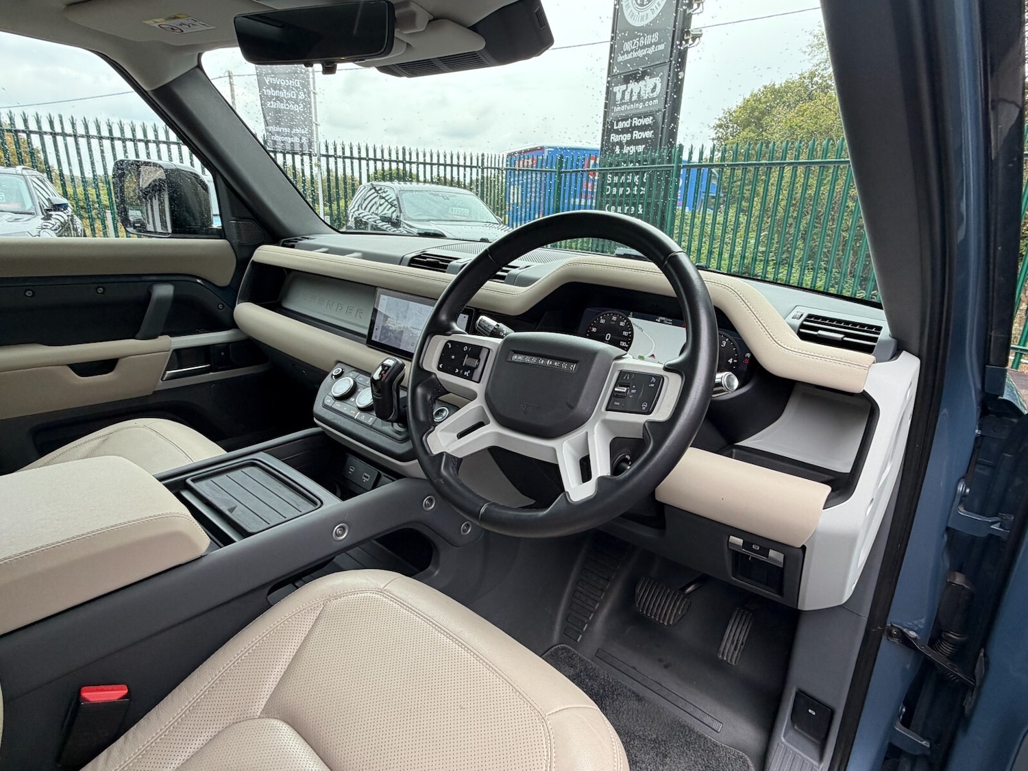 Used Land Rover Defender 2021 for sale - 76366529: Photo 9
