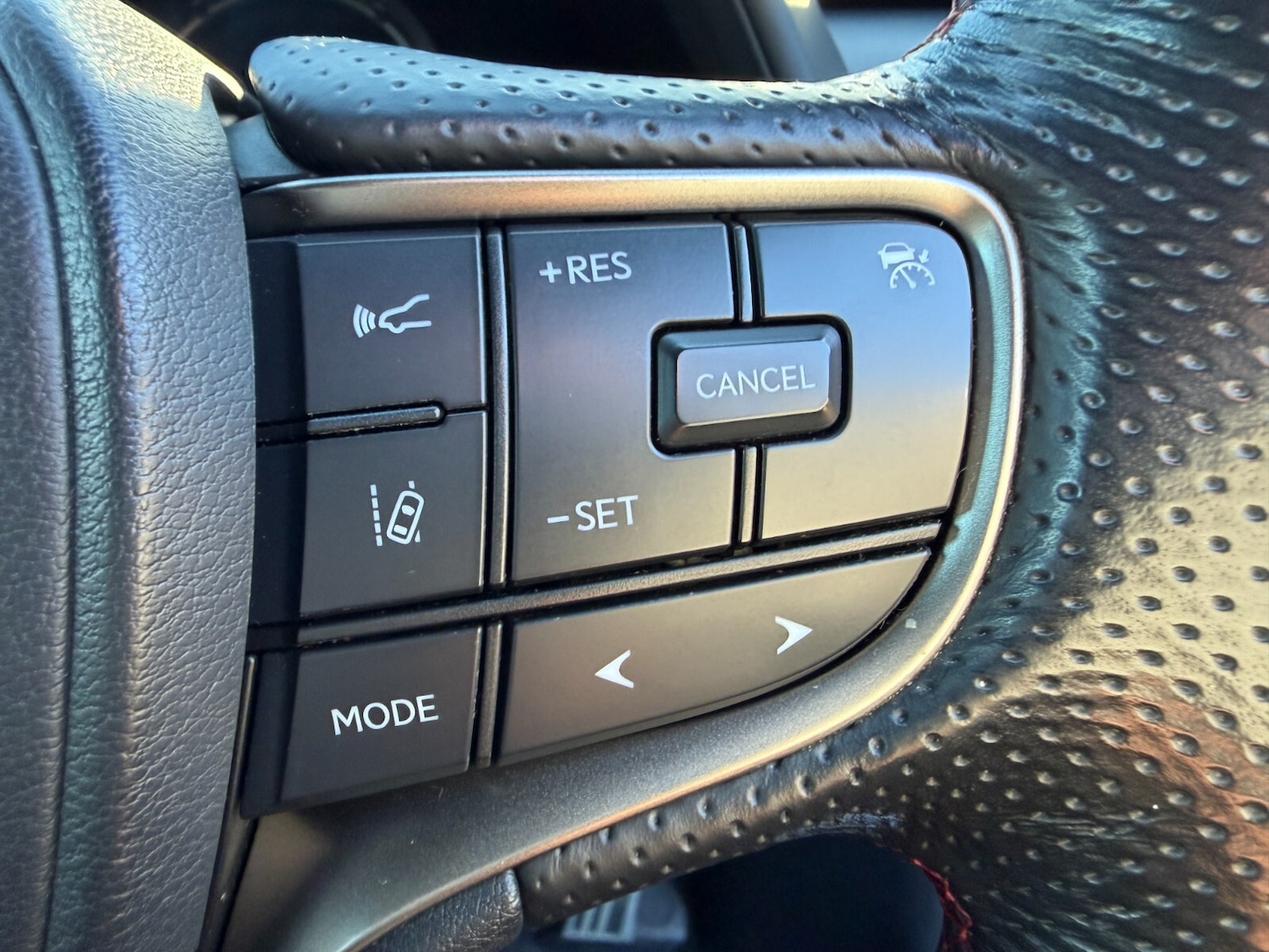 Used Lexus UX 2021 for sale - 76696420: Photo 17