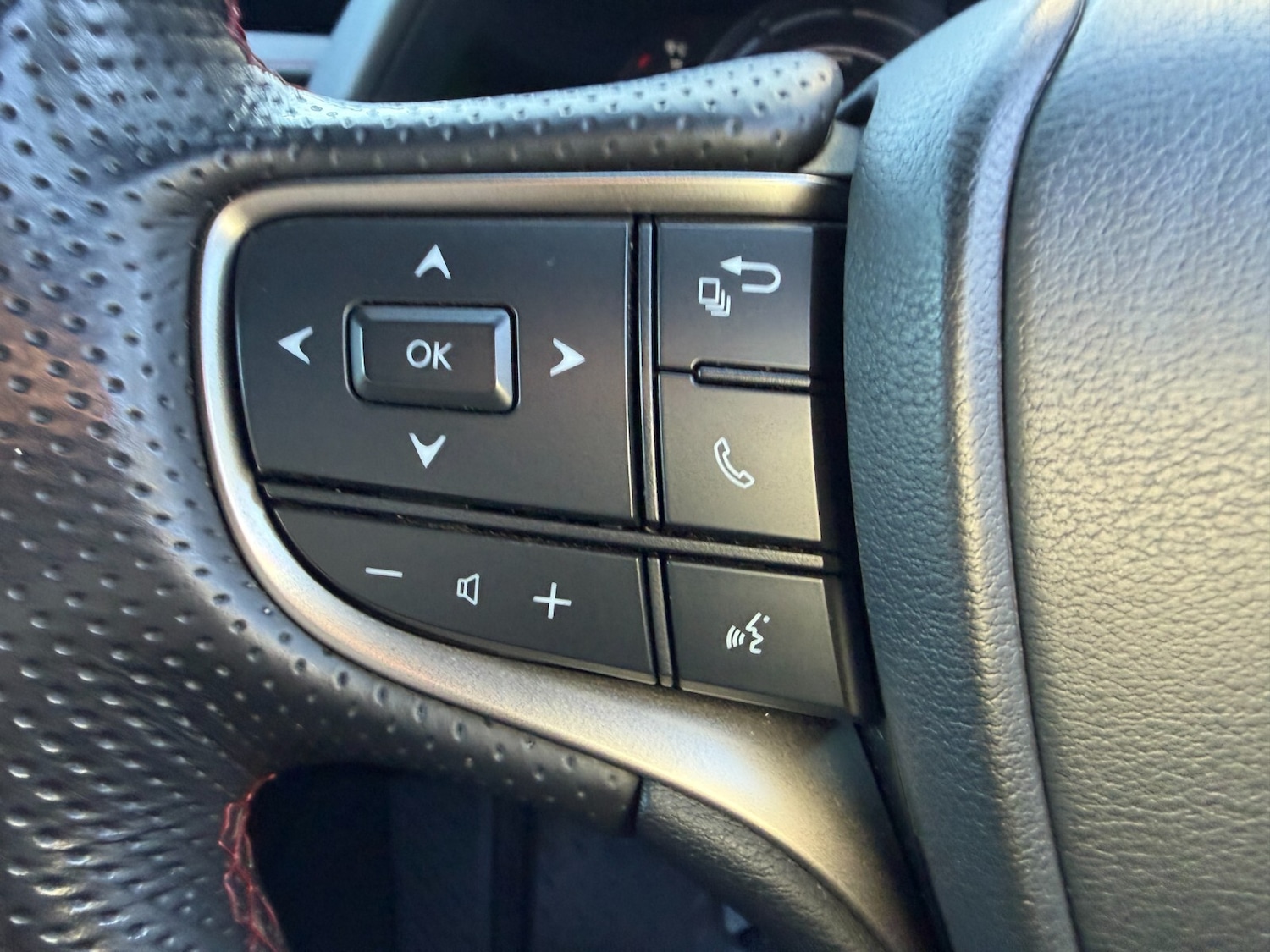 Used Lexus UX 2021 for sale - 76696420: Photo 18
