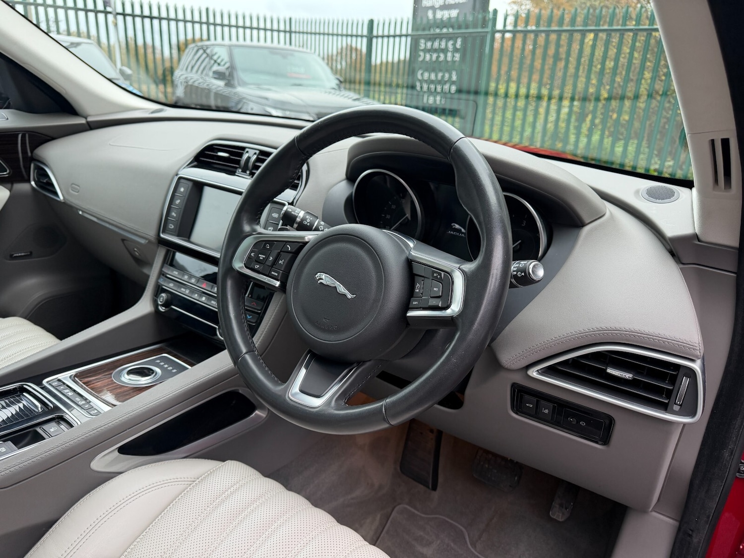 Used Jaguar F-Pace 2017 for sale - 76514833: Photo 10