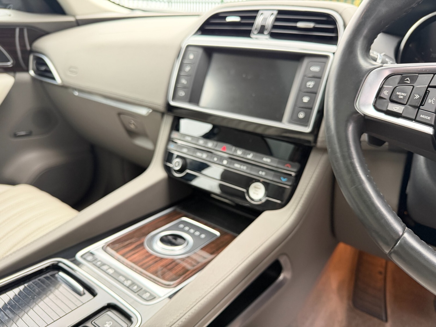 Used Jaguar F-Pace 2017 for sale - 76514833: Photo 15