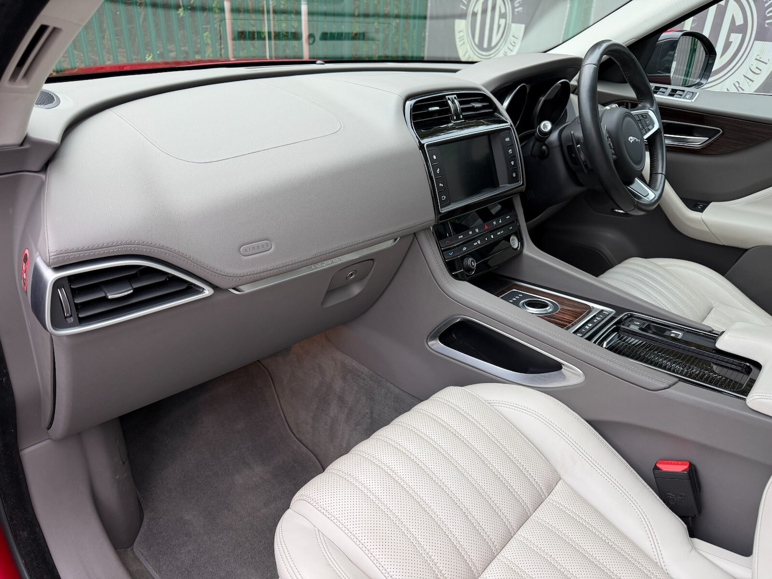 Used Jaguar F-Pace 2017 for sale - 76514833: Photo 41