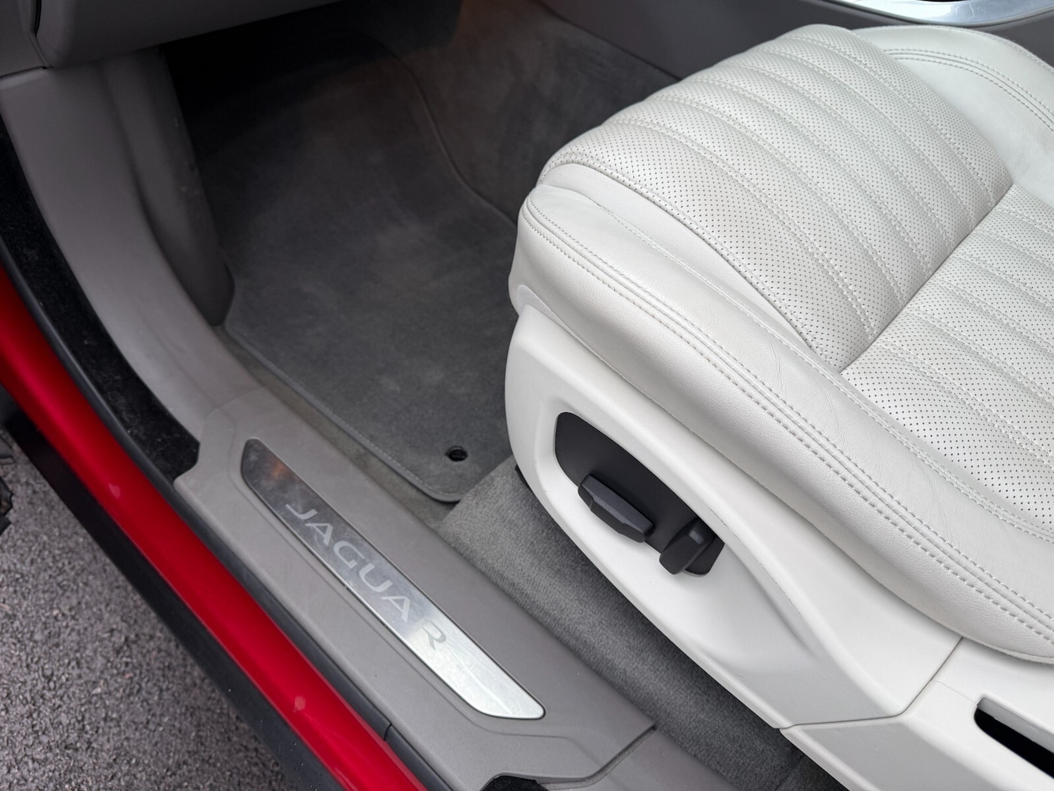 Used Jaguar F-Pace 2017 for sale - 76514833: Photo 42