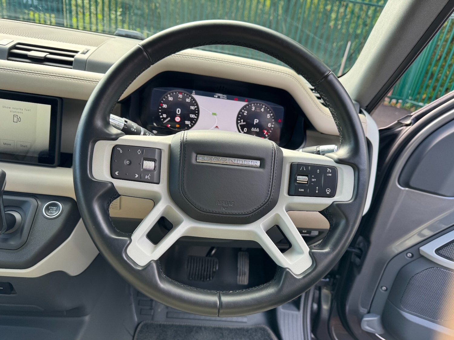 Used Land Rover Defender 2021 for sale - 76366516: Photo 17