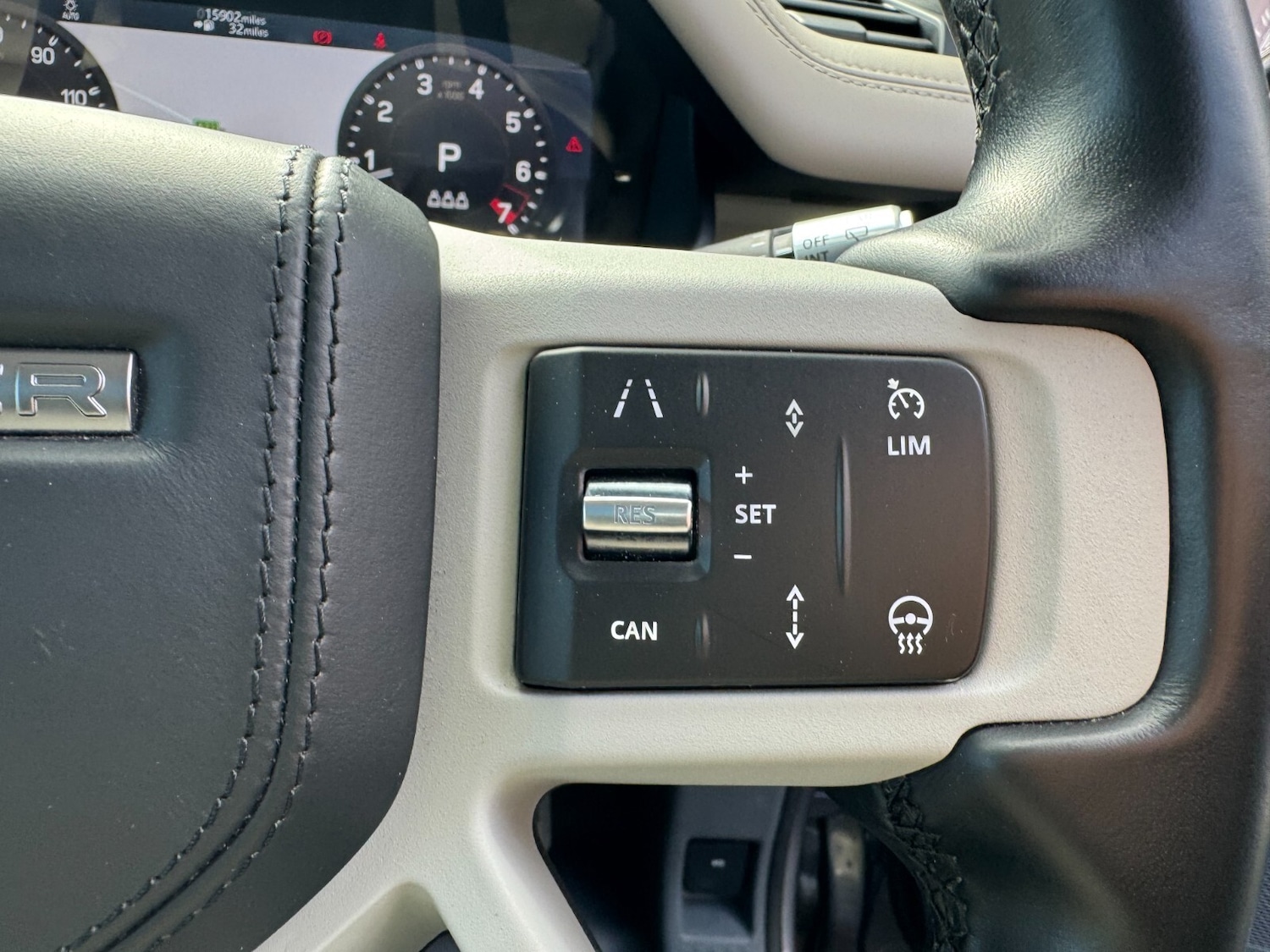 Used Land Rover Defender 2021 for sale - 76366516: Photo 18