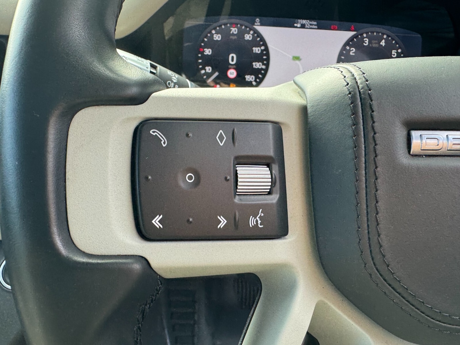 Used Land Rover Defender 2021 for sale - 76366516: Photo 19