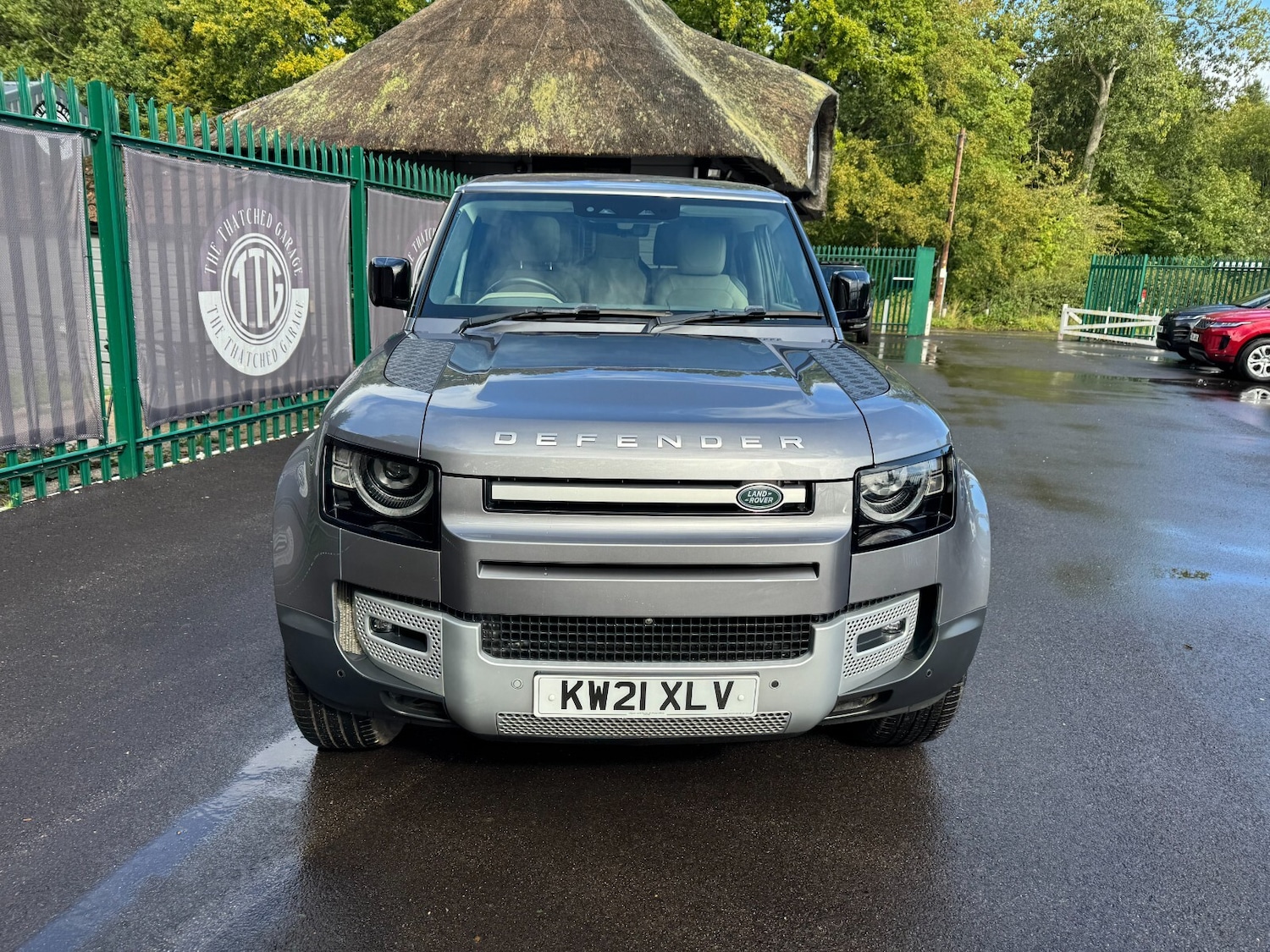 Used Land Rover Defender 2021 for sale - 76366516: Photo 2