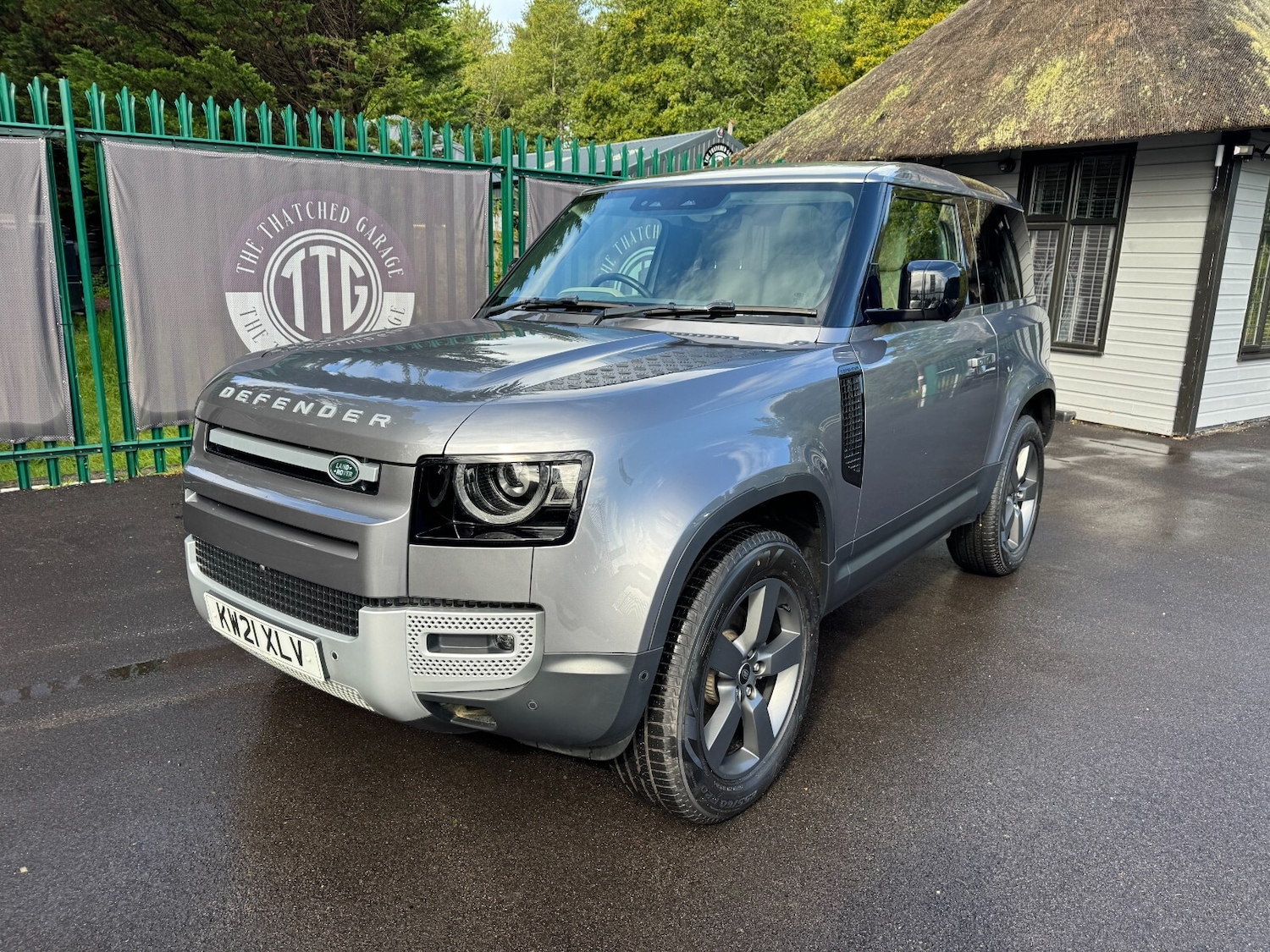Used Land Rover Defender 2021 for sale - 76366516: Photo 3
